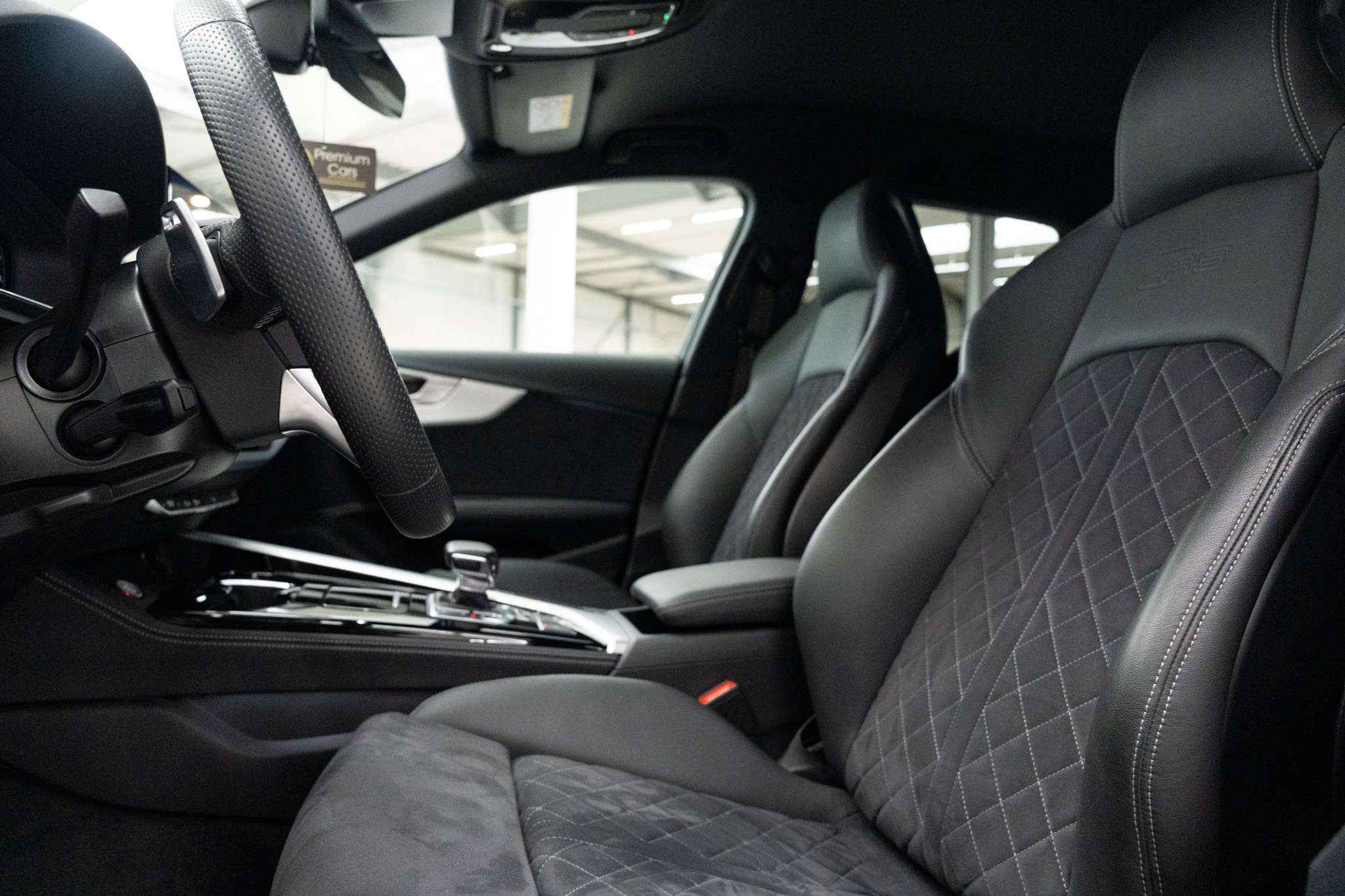 Audi RS4 Avant Quattro Exclusive! Dark Olive Green! Lichte vracht! Massage!