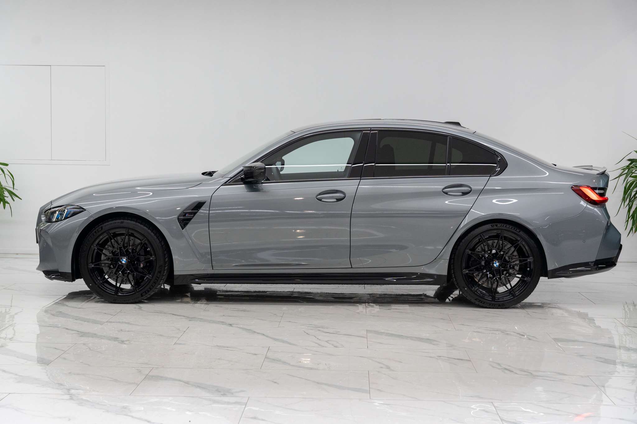 BMW M3 Competition xDrive Carbon pack! Full options! New car!