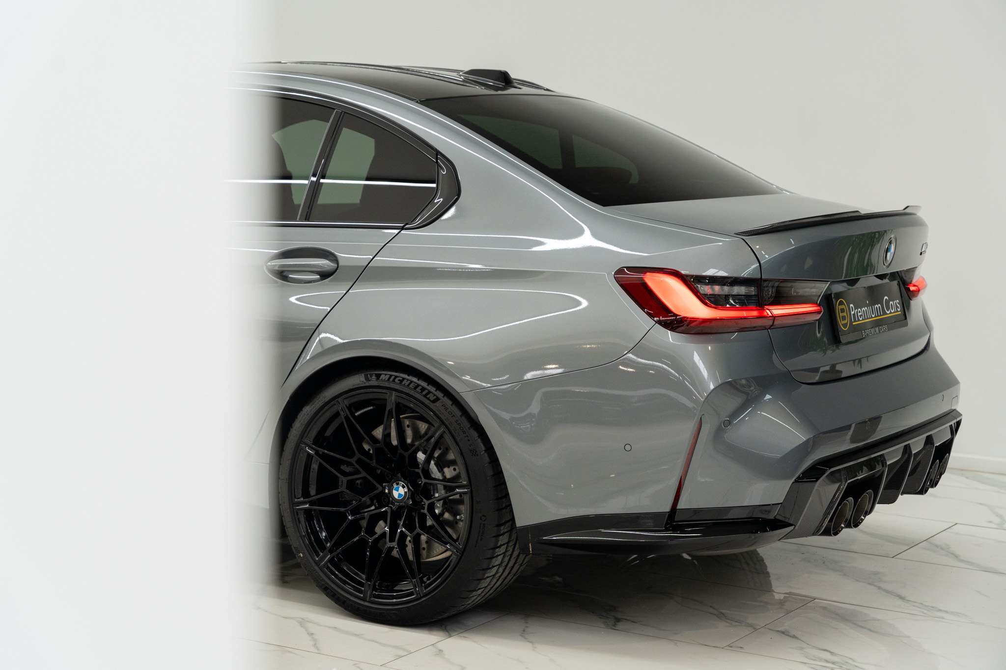 BMW M3 Competition xDrive Carbon pack! Full options! New car!