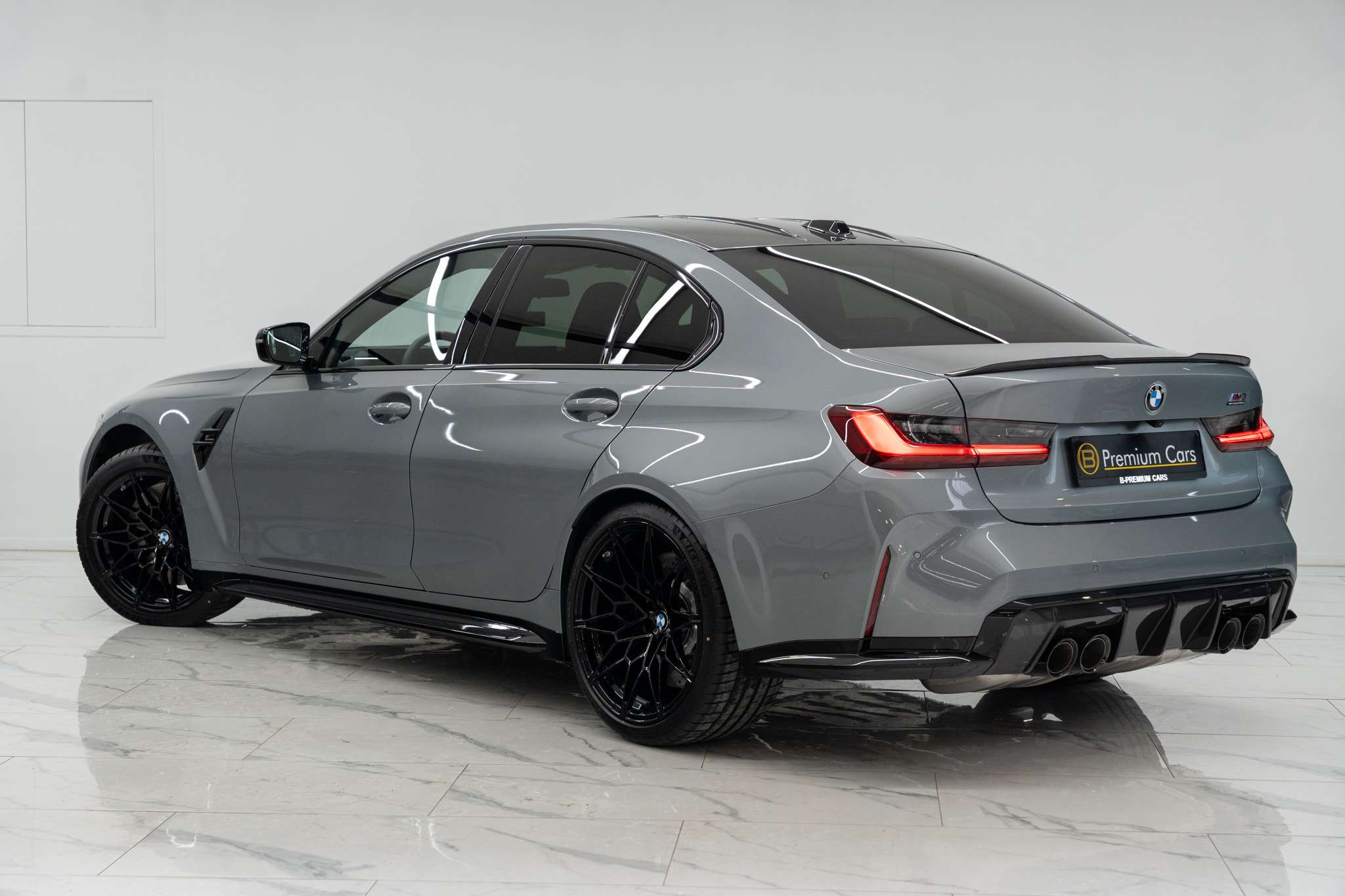 BMW M3 Competition xDrive Carbon pack! Full options! New car!