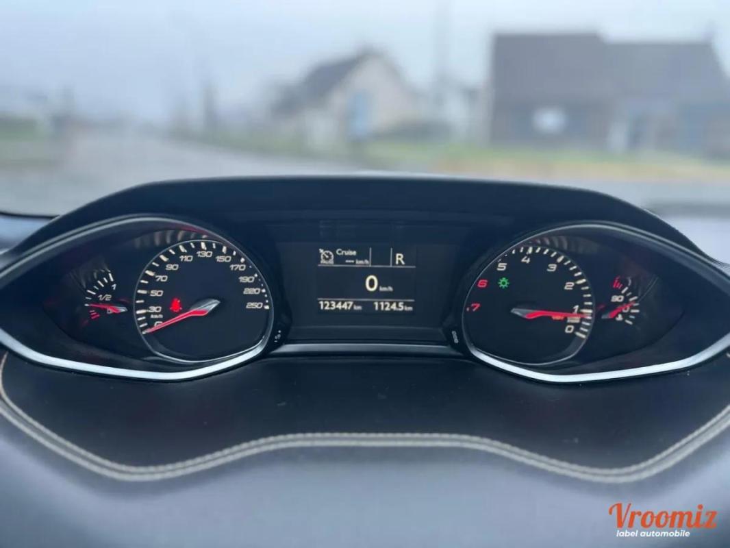 Peugeot 308 1.2 130 GT LINE EAT8 PACK CUIR TOIT PANO GARANTIE 12 MOIS