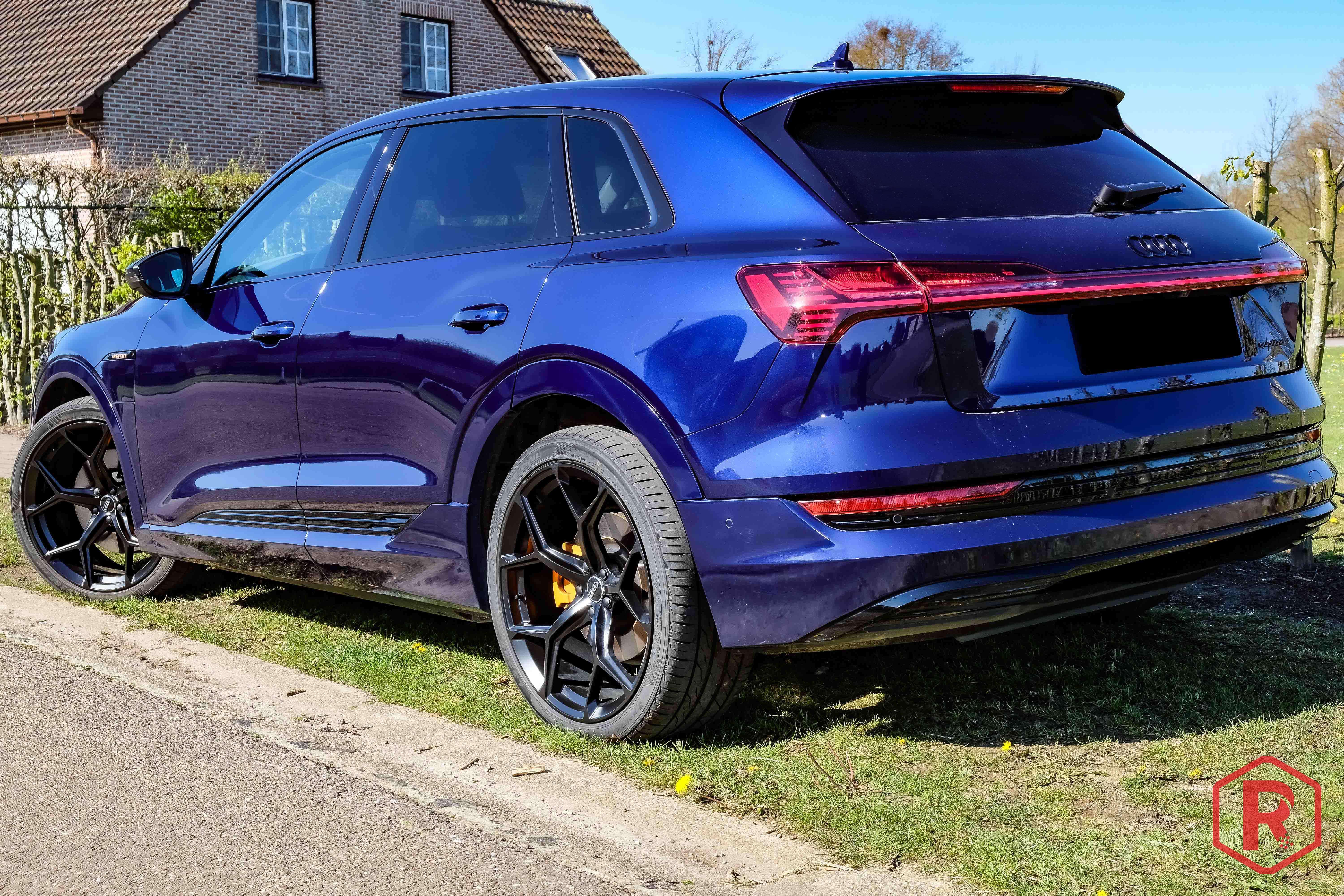 Audi e-tron 50 S line Competition ACC Matrix