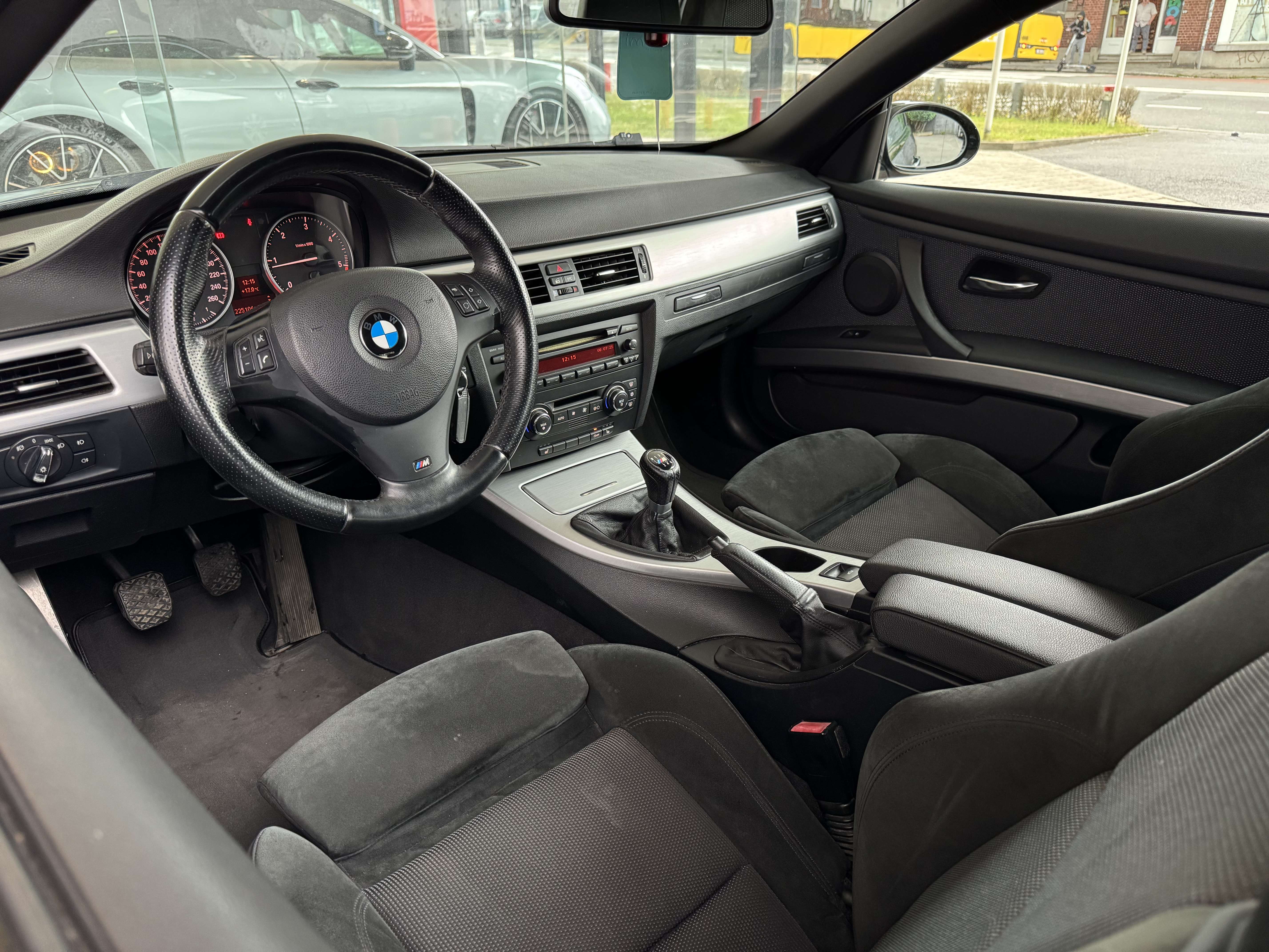 BMW 320 d CABRIO "PACK M" BIXENON-ALCANTARA-CLIM-PDC-JA18P-GAR 1AN