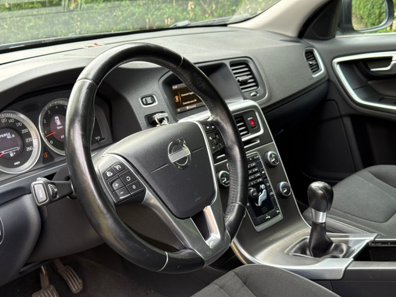 Volvo V60 T3 150CH MOMENTUM - 76.000KM * 1ERE MAIN * GARANTIE