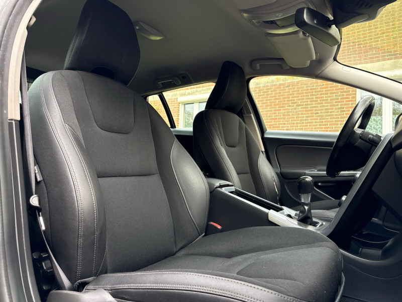 Volvo V60 T3 150CH MOMENTUM - 76.000KM * 1ERE MAIN * GARANTIE