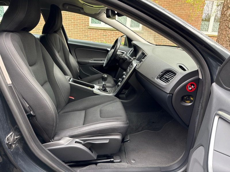 Volvo V60 T3 150CH MOMENTUM - 76.000KM * 1ERE MAIN * GARANTIE