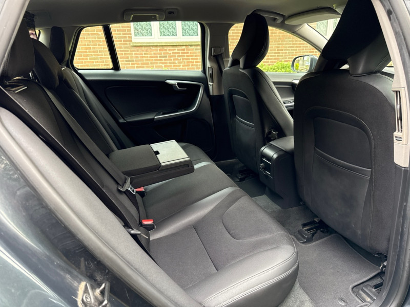 Volvo V60 T3 150CH MOMENTUM - 76.000KM * 1ERE MAIN * GARANTIE