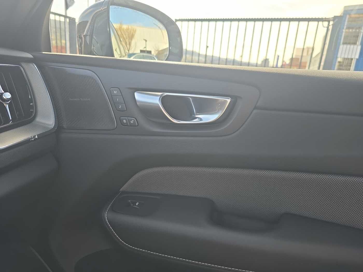Volvo XC60 XC60 Plus, B4 Mild Hybrid, Diesel, Dark