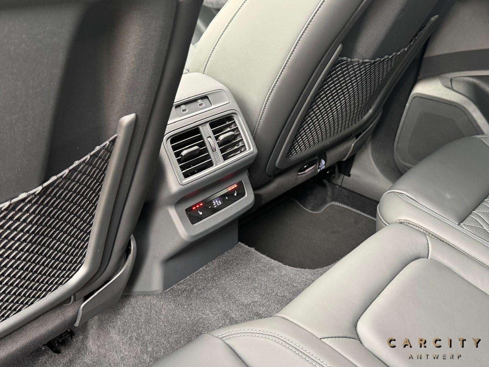 Audi SQ5 SQ5 3.0 V6 TFSI Quattro S tronic 2026 | MASSAGE | TREKHAAK | PANO | HUD | CARBON | OLED | PASSAGIER SCHERM | B&O | 360° |