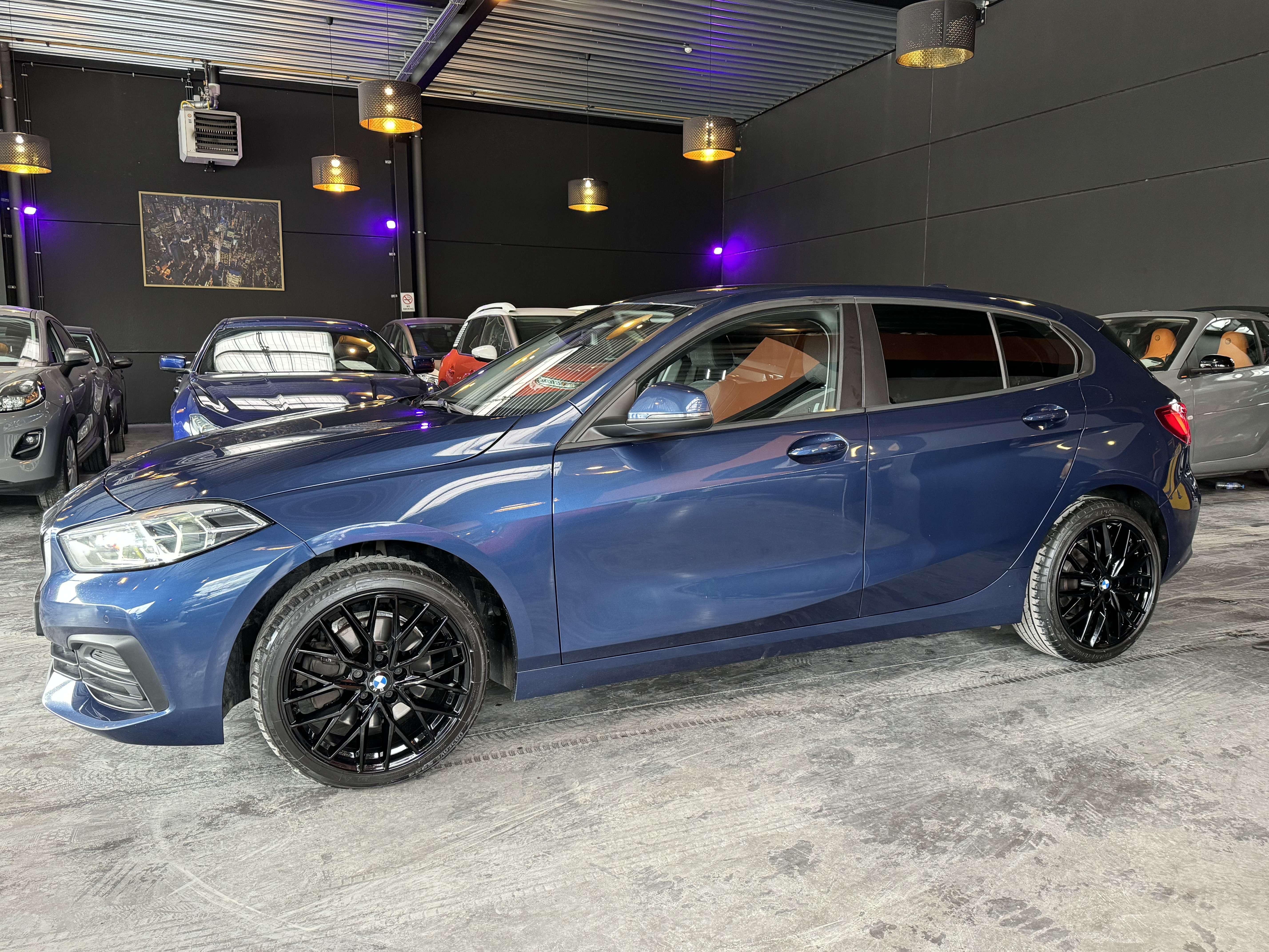 BMW 118 d (EURO6d.I.F) COCKPIT DIGI - CARPLAY - AC - JANTE 18P