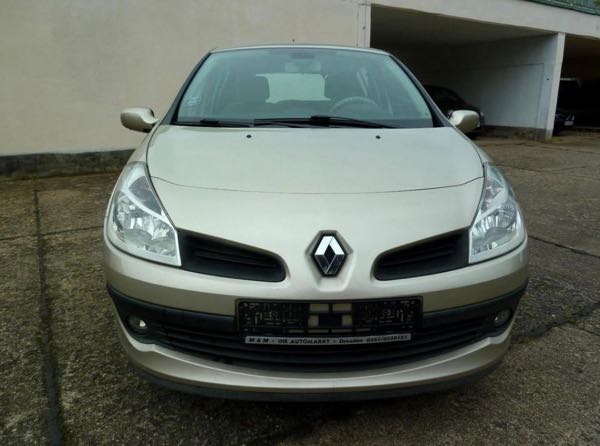 Renault Clio RENAULT CLIO 3 III 1.6 16v 88ch privilège Essence