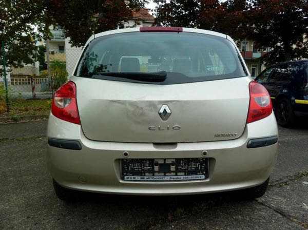 Renault Clio RENAULT CLIO 3 III 1.6 16v 88ch privilège Essence