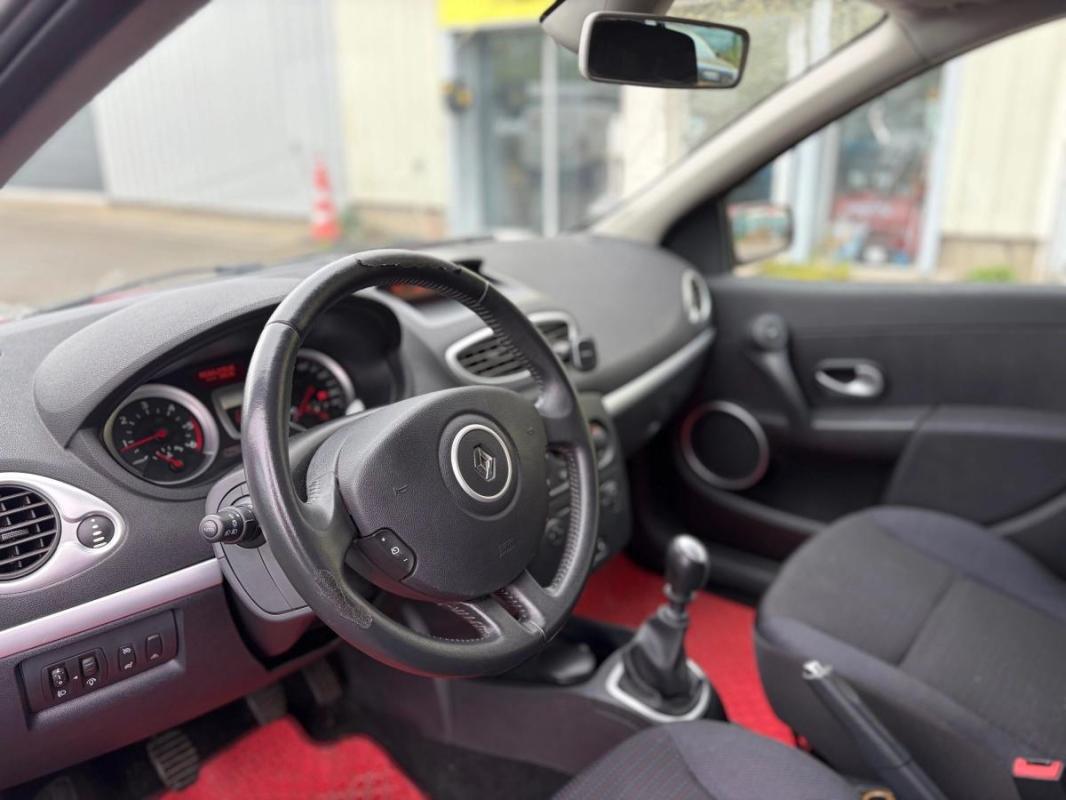 Renault Clio ESTATE 1.5 DCI 105 DYNAMIQUE - ENTRETIEN A JOUR CLIMATISATION BOITE 6