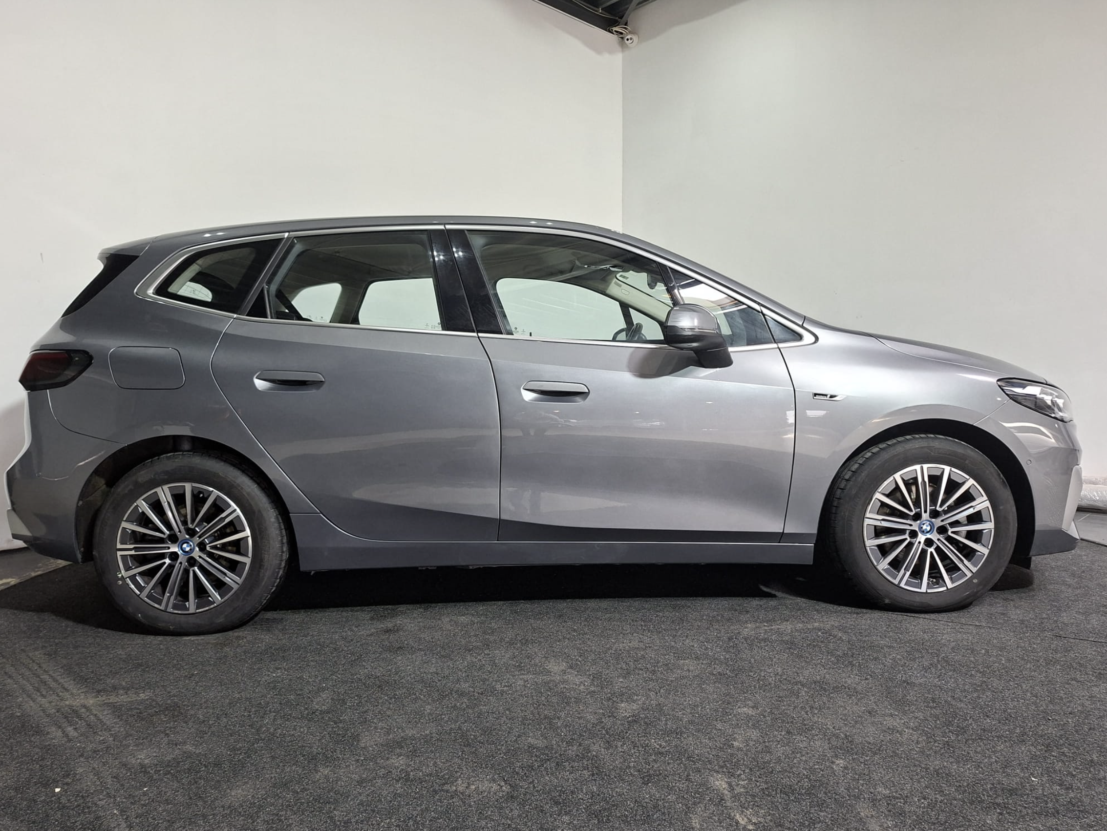 BMW 225 225e XDRIVE I 2 JAAR GRATIS ONDERHOUDI | Nav | Hybride | Leder | Led | Automaat