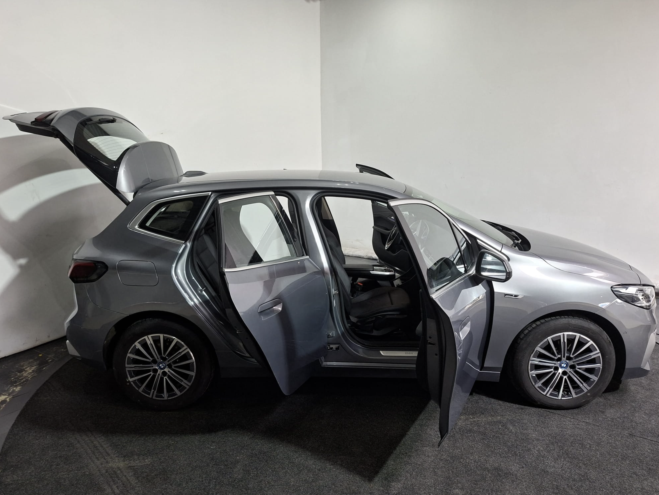 BMW 225 225e XDRIVE I 2 JAAR GRATIS ONDERHOUDI | Nav | Hybride | Leder | Led | Automaat