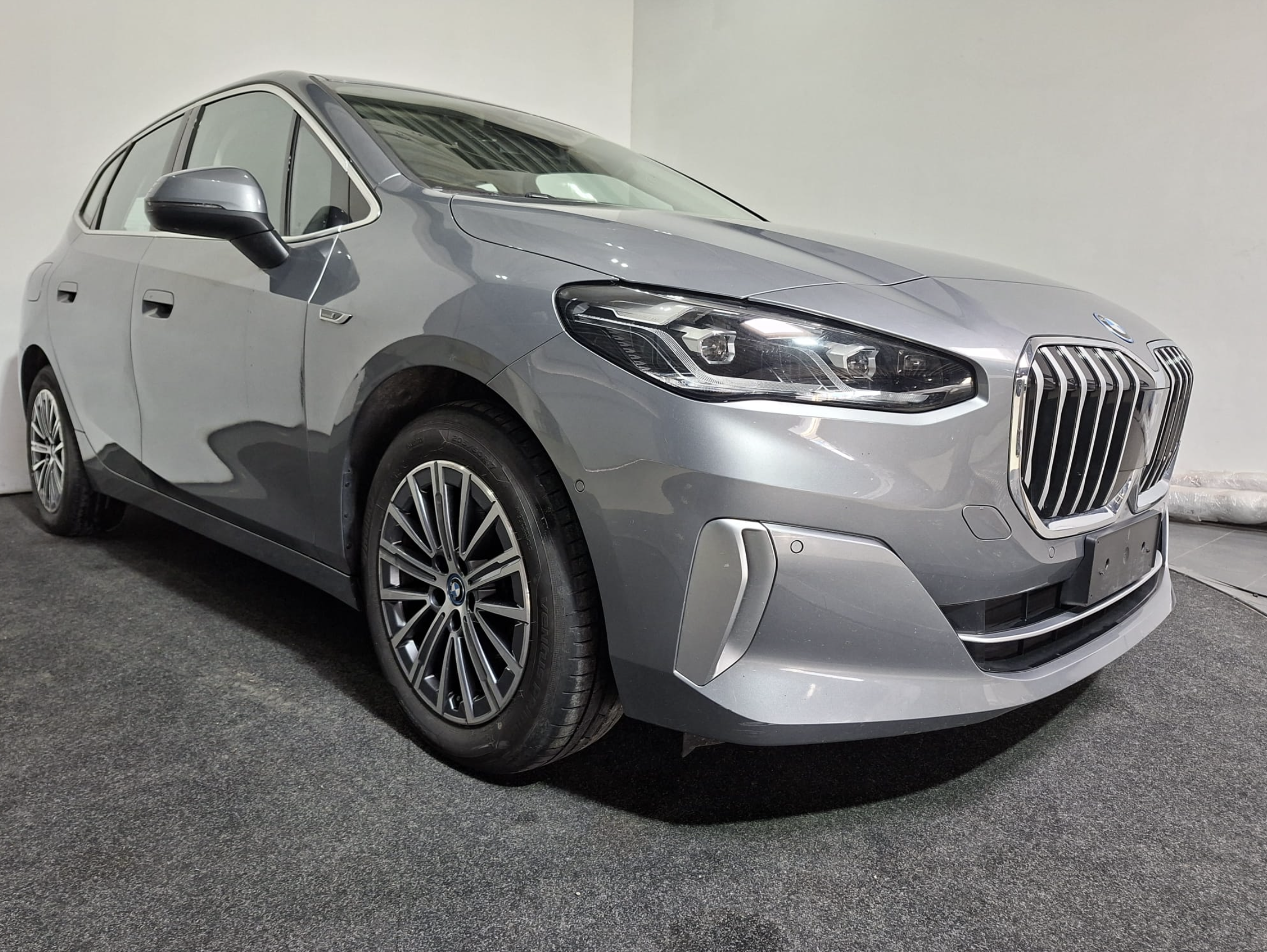 BMW 225 225e XDRIVE I 2 JAAR GRATIS ONDERHOUDI | Nav | Hybride | Leder | Led | Automaat