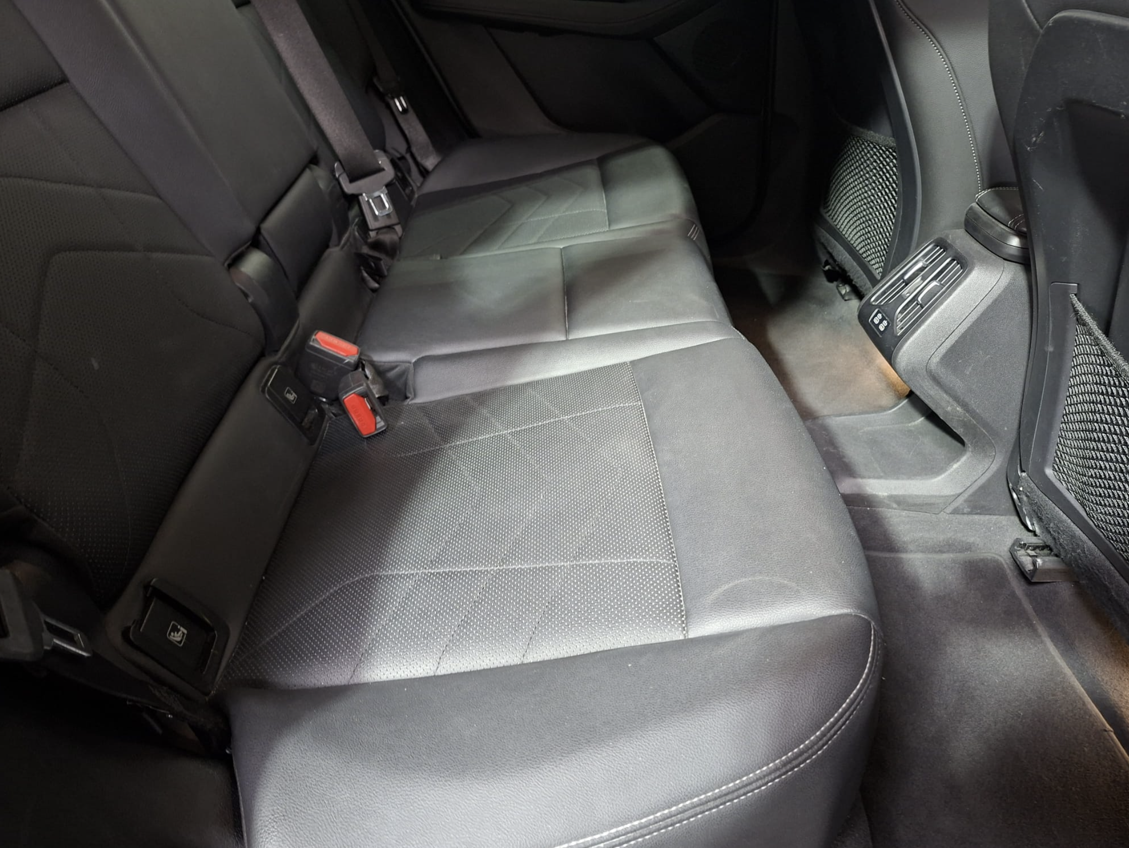 BMW 225 225e XDRIVE I 2 JAAR GRATIS ONDERHOUDI | Nav | Hybride | Leder | Led | Automaat
