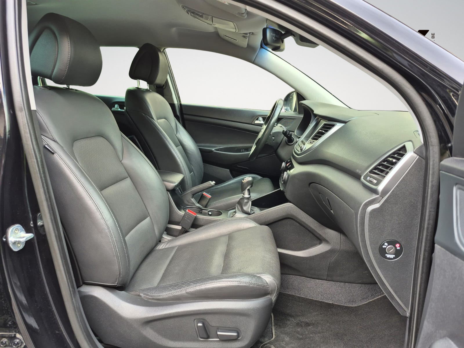 Hyundai TUCSON 1.7 CRDi 2WD Premium - SUV Fiable Idéal Famille - Garantie 12 Mois avec Entretien effectué - Zone LEZ Ok