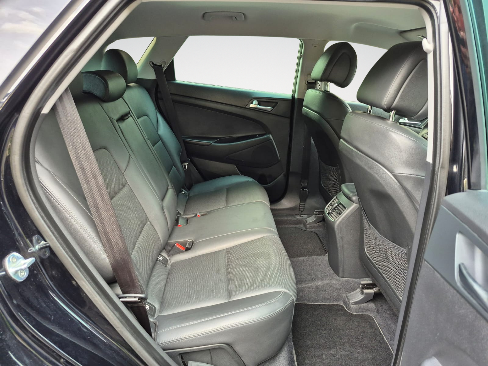 Hyundai TUCSON 1.7 CRDi 2WD Premium - SUV Fiable Idéal Famille - Garantie 12 Mois avec Entretien effectué - Zone LEZ Ok