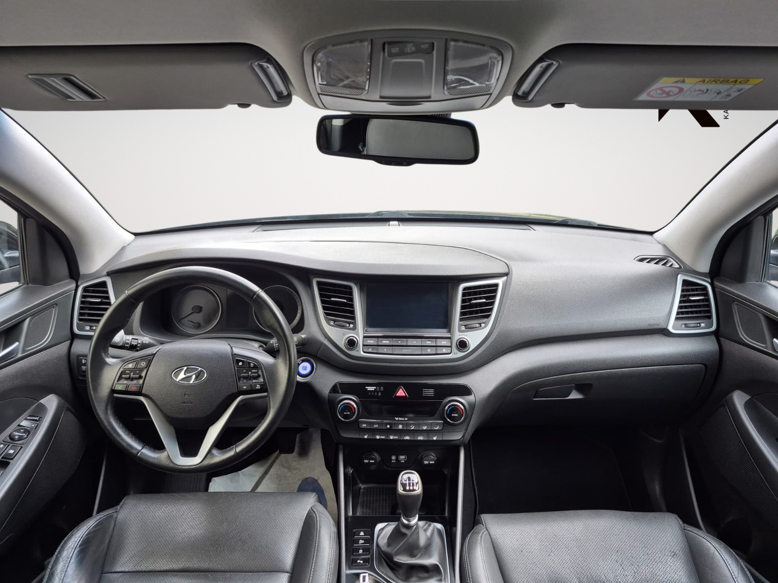 Hyundai TUCSON 1.7 CRDi 2WD Premium - SUV Fiable Idéal Famille - Garantie 12 Mois avec Entretien effectué - Zone LEZ Ok