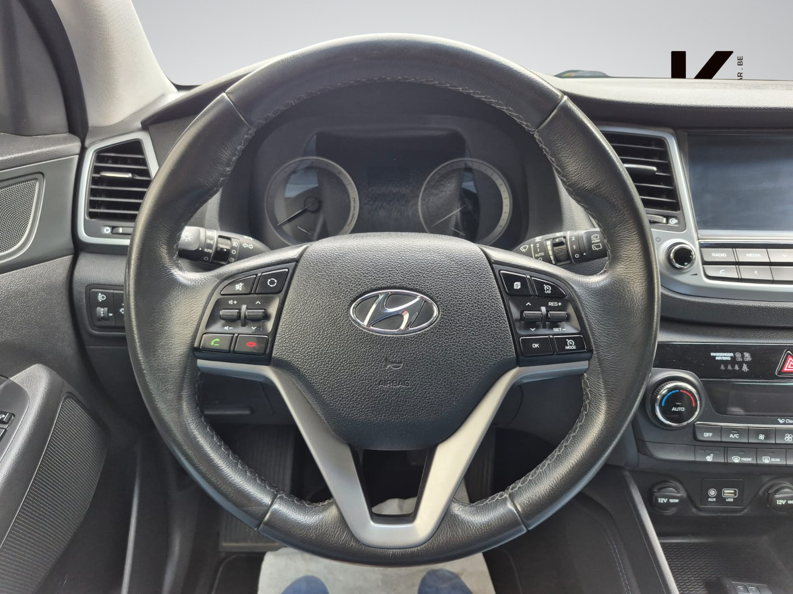 Hyundai TUCSON 1.7 CRDi 2WD Premium - SUV Fiable Idéal Famille - Garantie 12 Mois avec Entretien effectué - Zone LEZ Ok