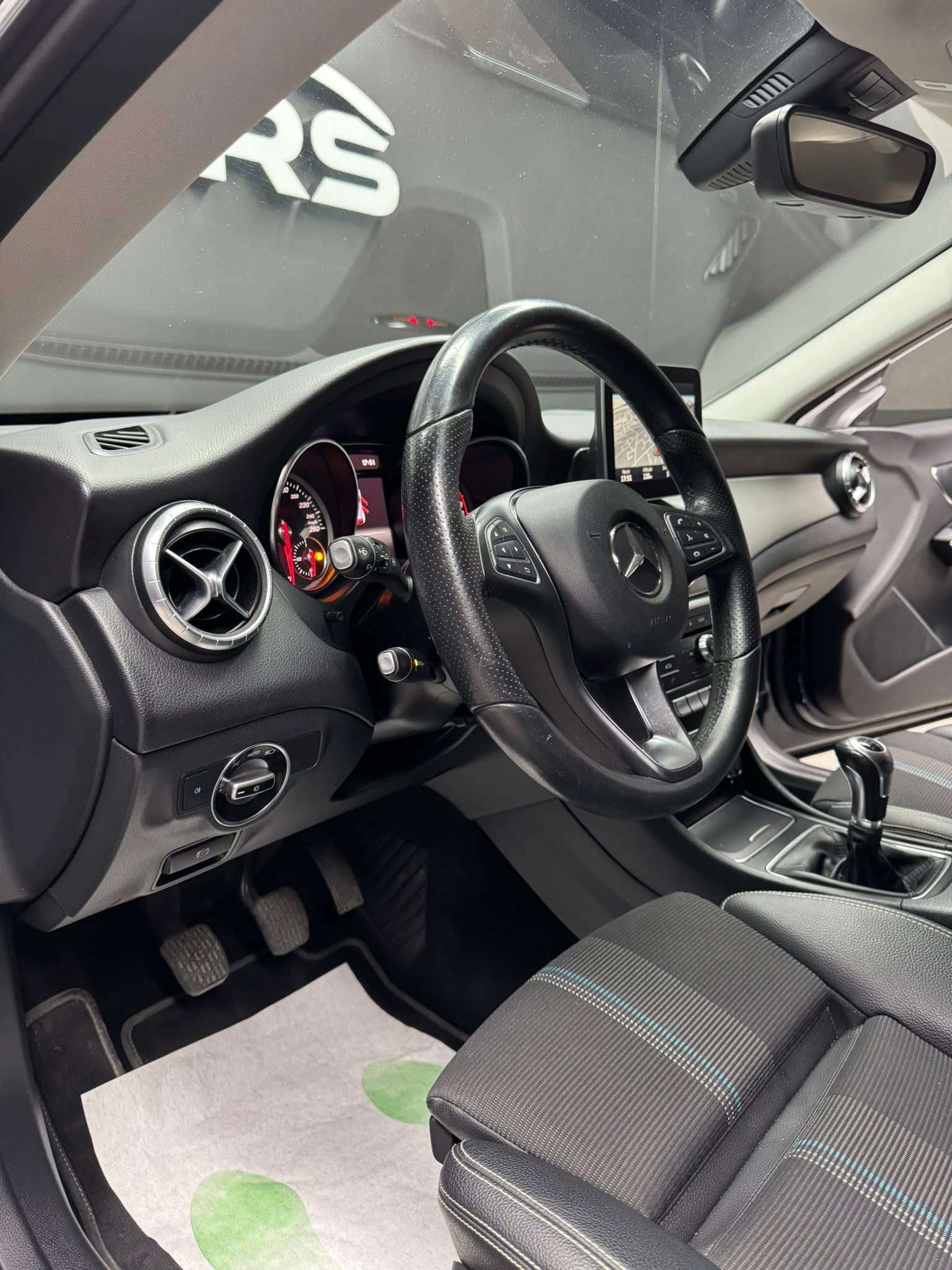 Mercedes-Benz CLA 180 CLA 180 d **12 mois de garantie**