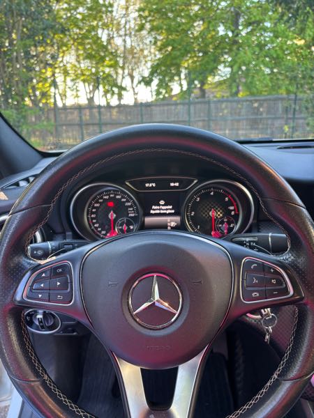Mercedes-Benz Classe A III (2) 180 D SENSATION 7G-DCT
