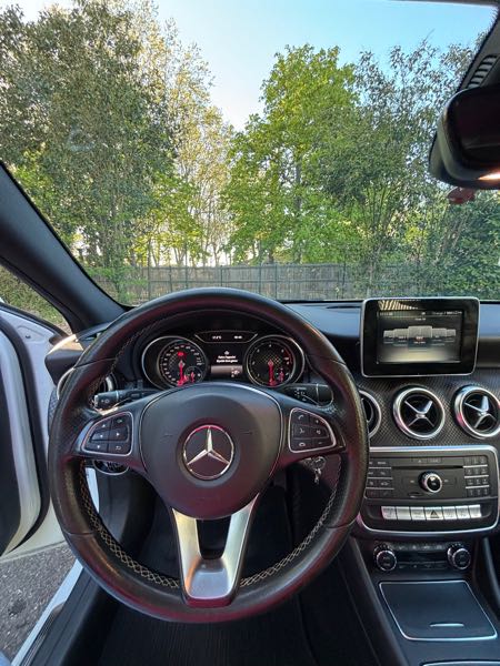 Mercedes-Benz Classe A III (2) 180 D SENSATION 7G-DCT