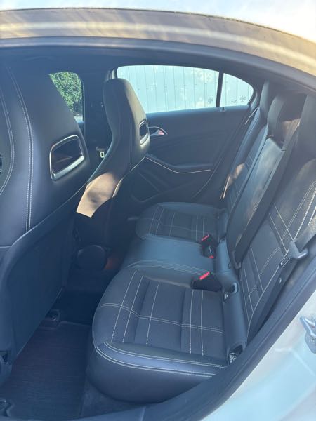 Mercedes-Benz Classe A III (2) 180 D SENSATION 7G-DCT