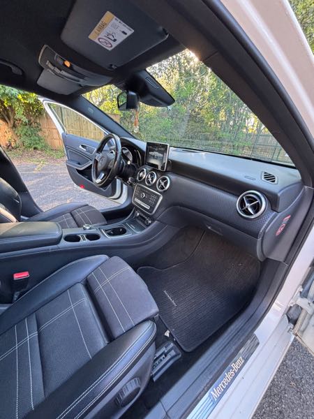 Mercedes-Benz Classe A III (2) 180 D SENSATION 7G-DCT
