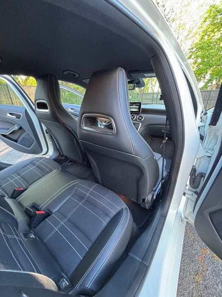 Mercedes-Benz Classe A III (2) 180 D SENSATION 7G-DCT