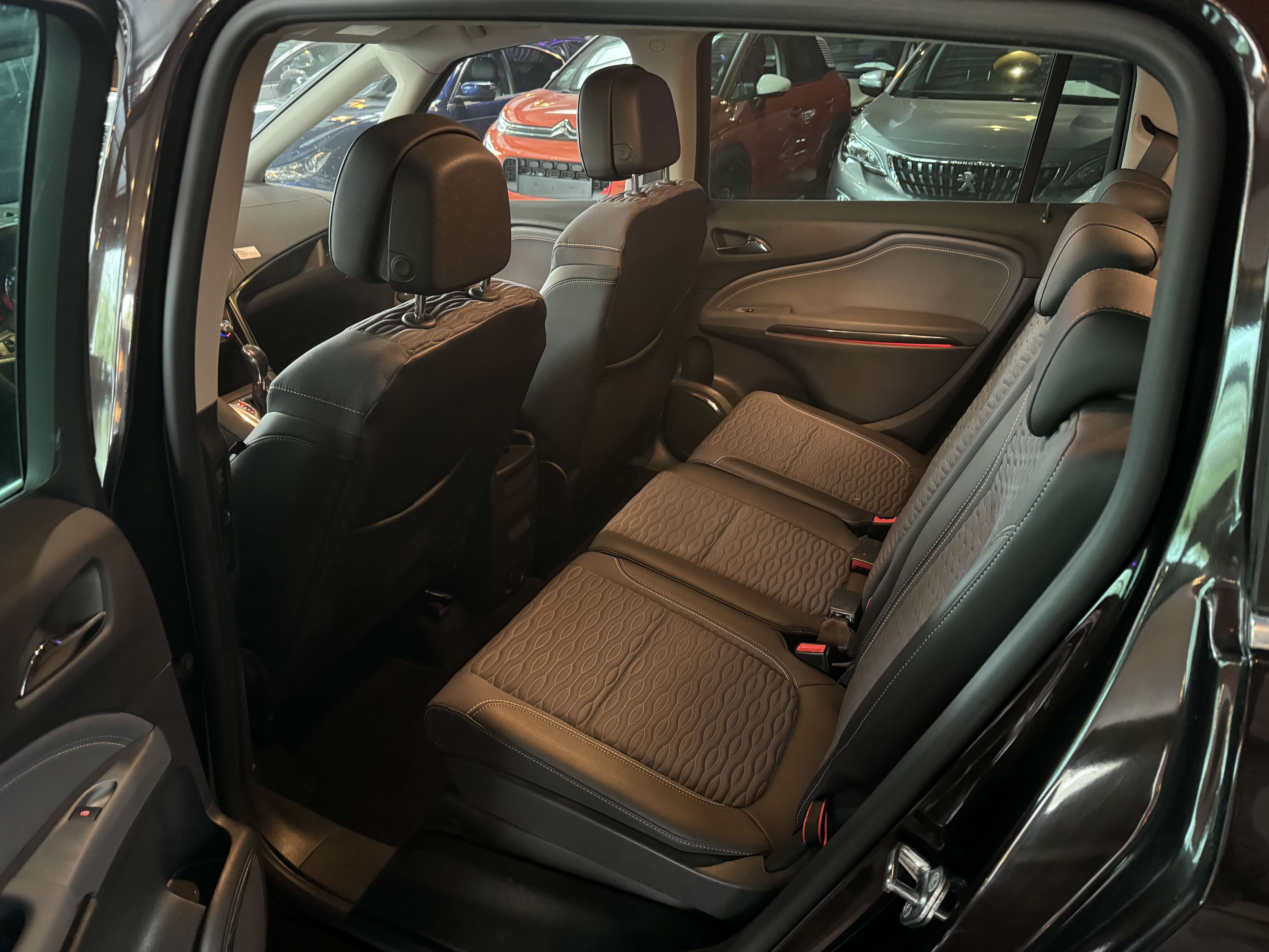 Opel Zafira Tourer 1.4 Turbo AUTOMATIQUE - LIM/REG - A/C - NAV - CAM