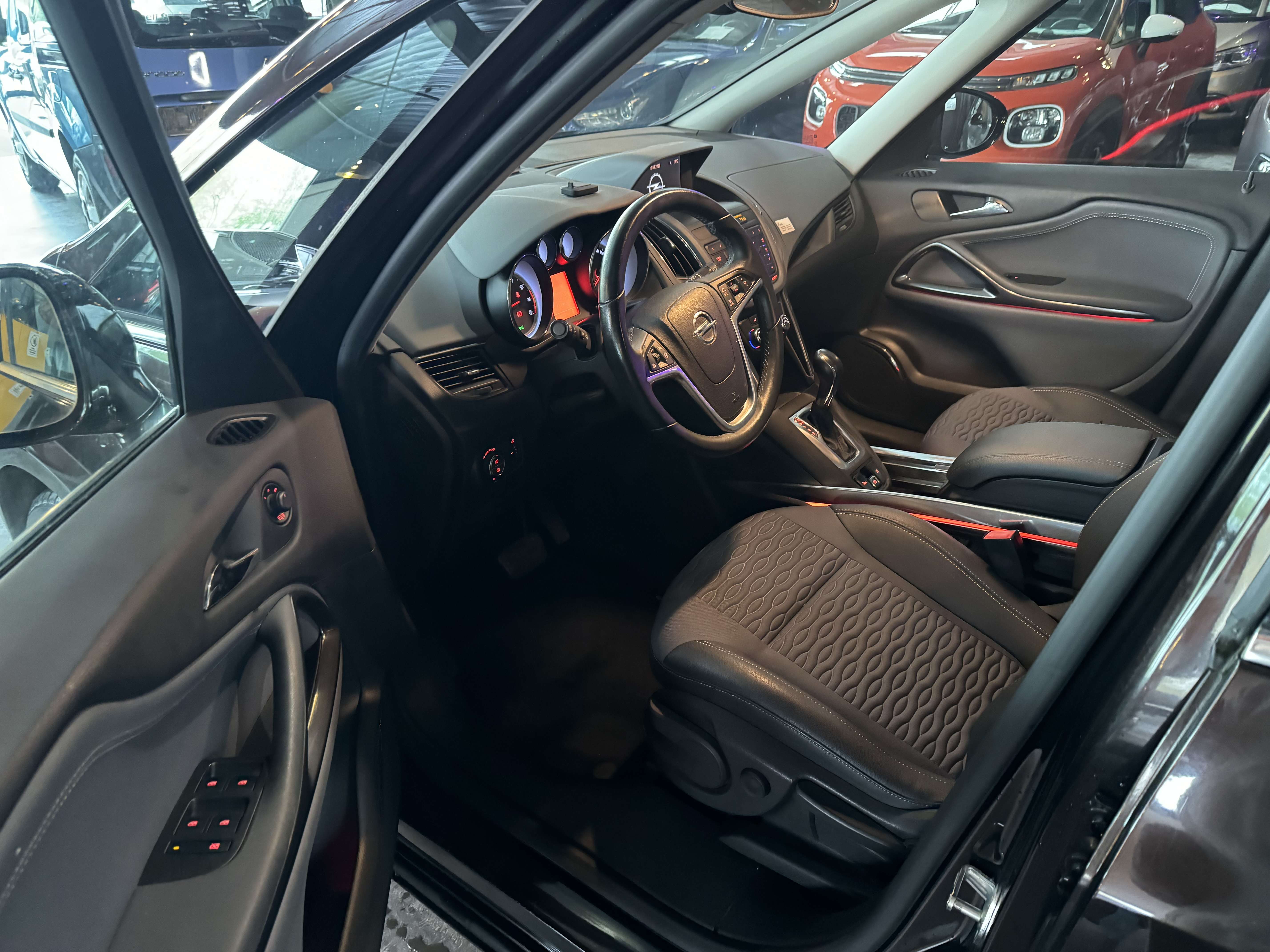 Opel Zafira Tourer 1.4 Turbo AUTOMATIQUE - LIM/REG - A/C - NAV - CAM