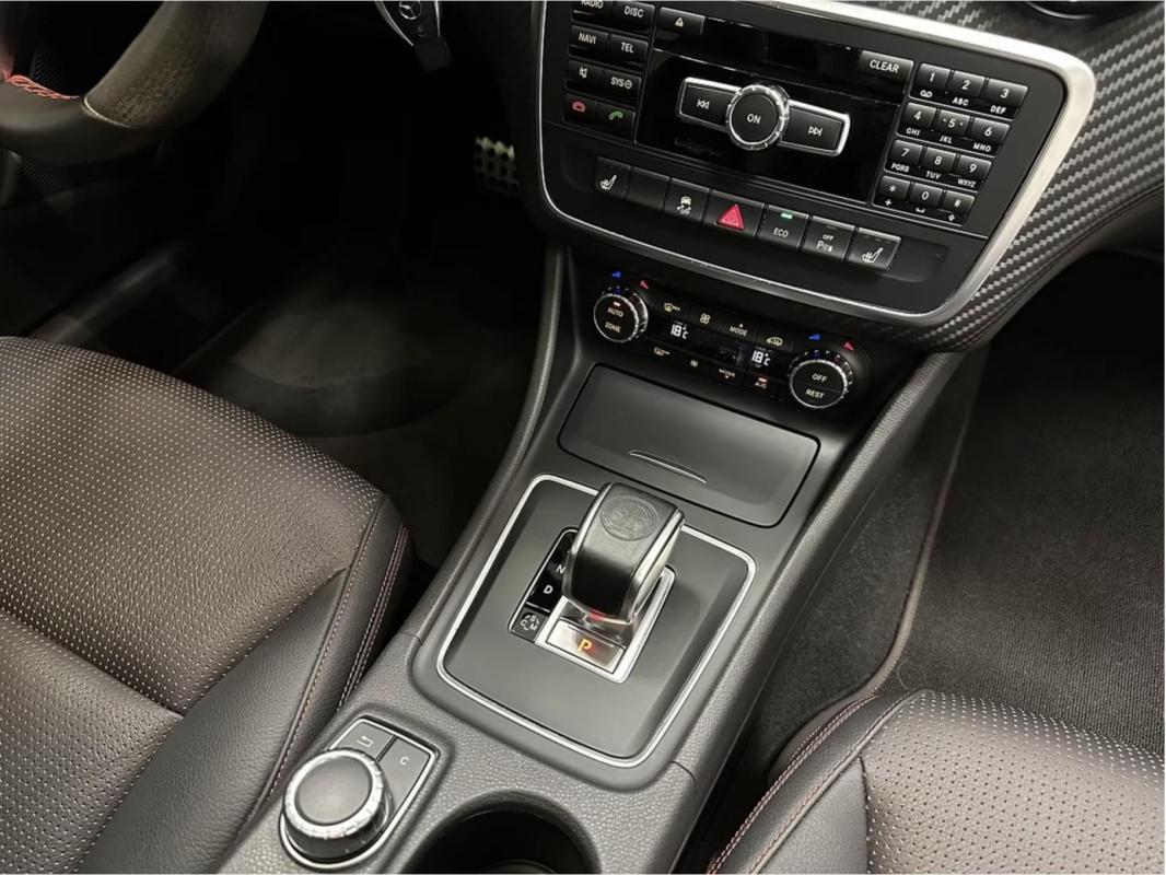 Mercedes-Benz Classe A 45 - BV Speedshift DCT AMG BERLINE BM 176 4-Matic / NORDLICHTVIOLETT