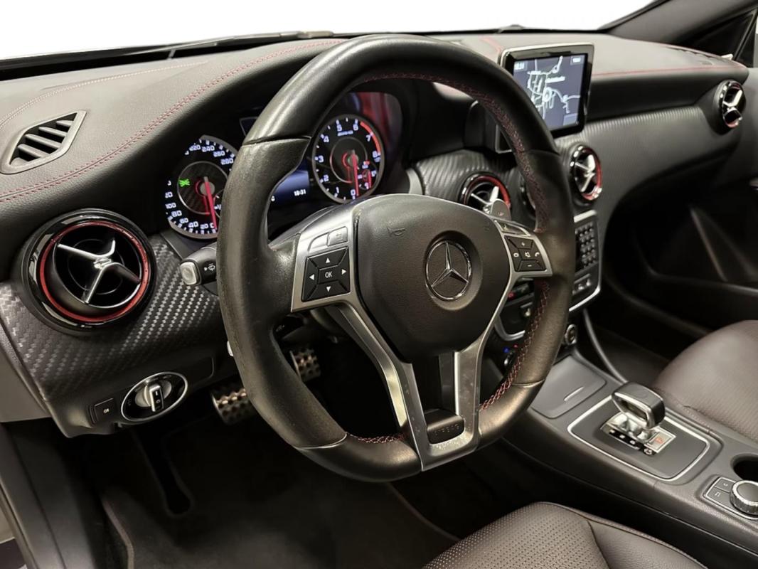 Mercedes-Benz Classe A 45 - BV Speedshift DCT AMG BERLINE BM 176 4-Matic / NORDLICHTVIOLETT