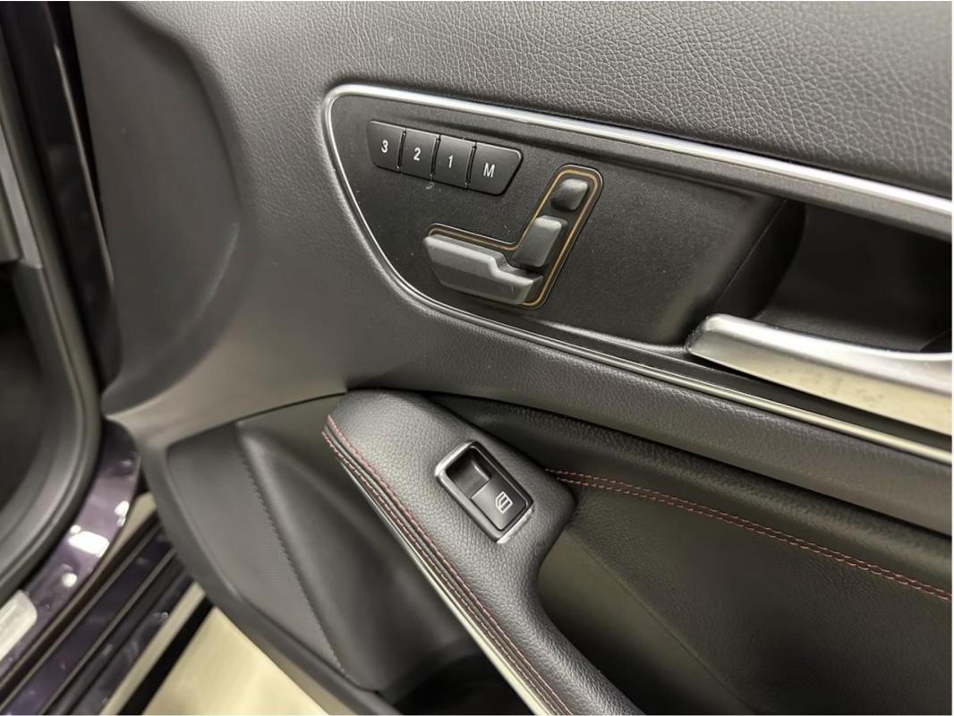 Mercedes-Benz Classe A 45 - BV Speedshift DCT AMG BERLINE BM 176 4-Matic / NORDLICHTVIOLETT