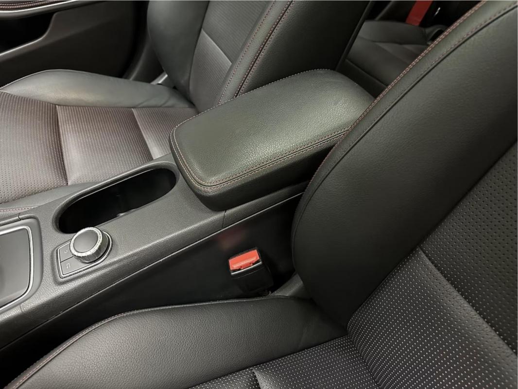 Mercedes-Benz Classe A 45 - BV Speedshift DCT AMG BERLINE BM 176 4-Matic / NORDLICHTVIOLETT