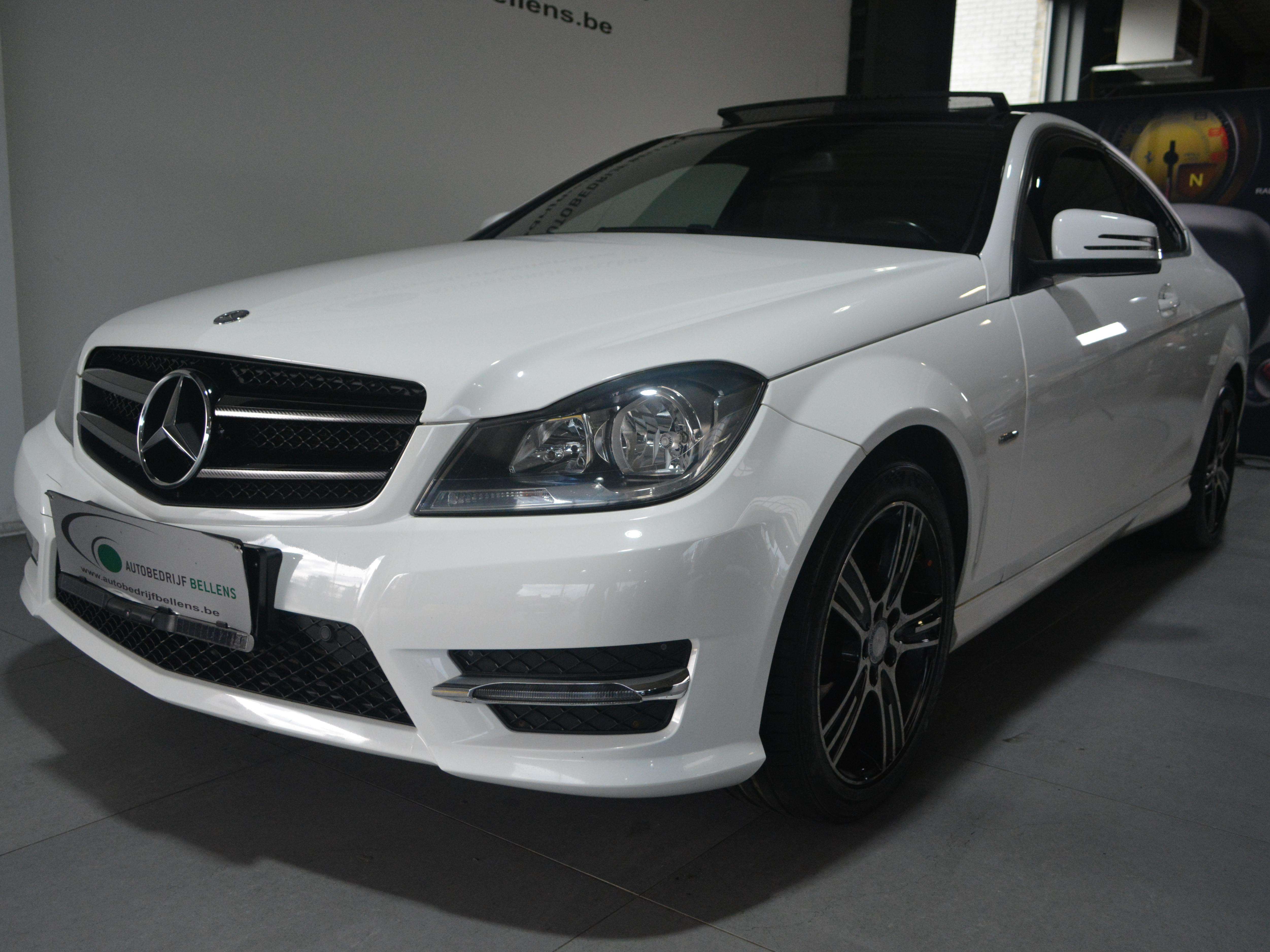 Mercedes-Benz C 180 C 180 BE Coupé AMG / PANORAMA SCHUIFDAK / NAVI / APPLE CAR-PLAY