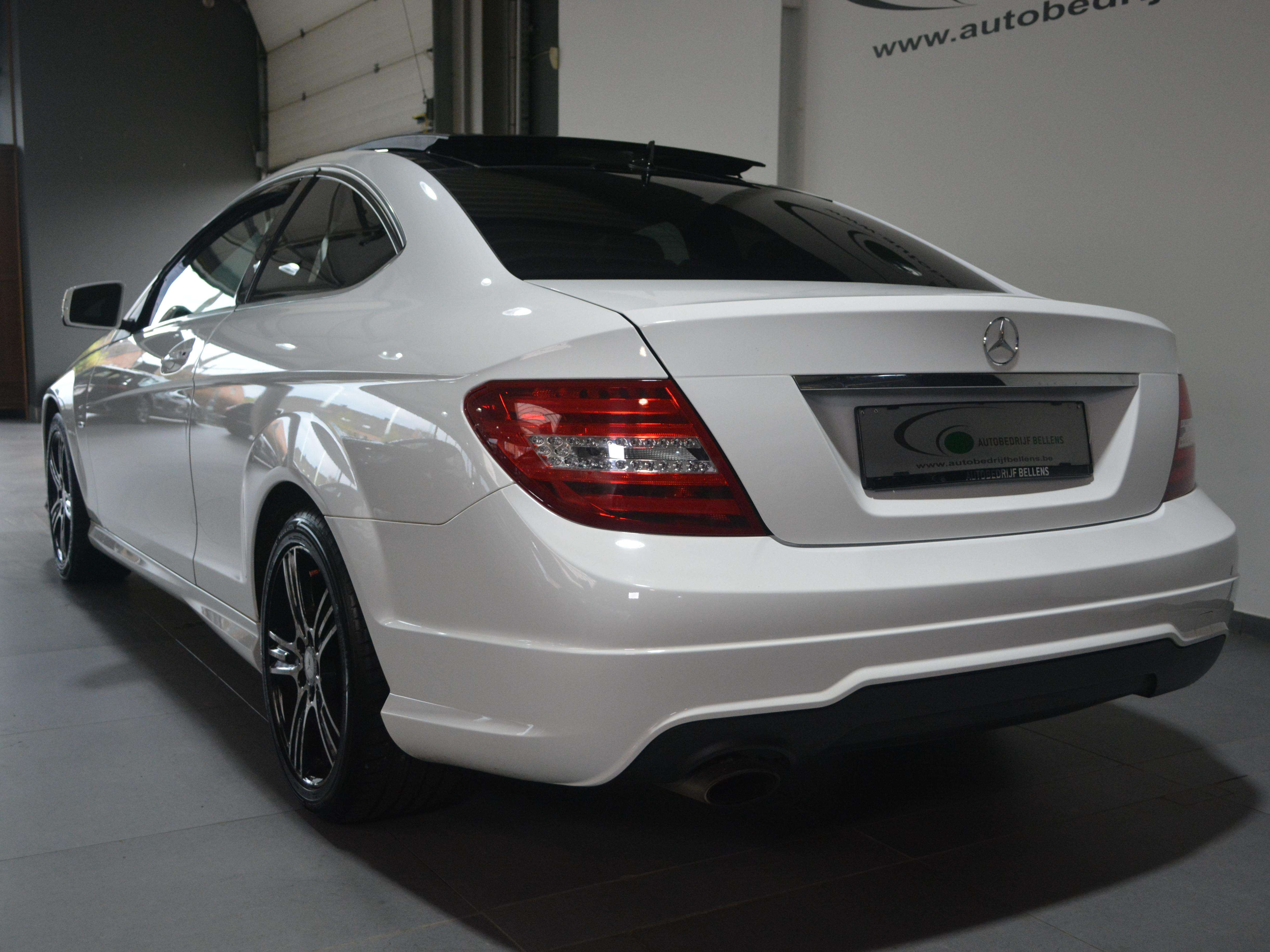 Mercedes-Benz C 180 C 180 BE Coupé AMG / PANORAMA SCHUIFDAK / NAVI / APPLE CAR-PLAY