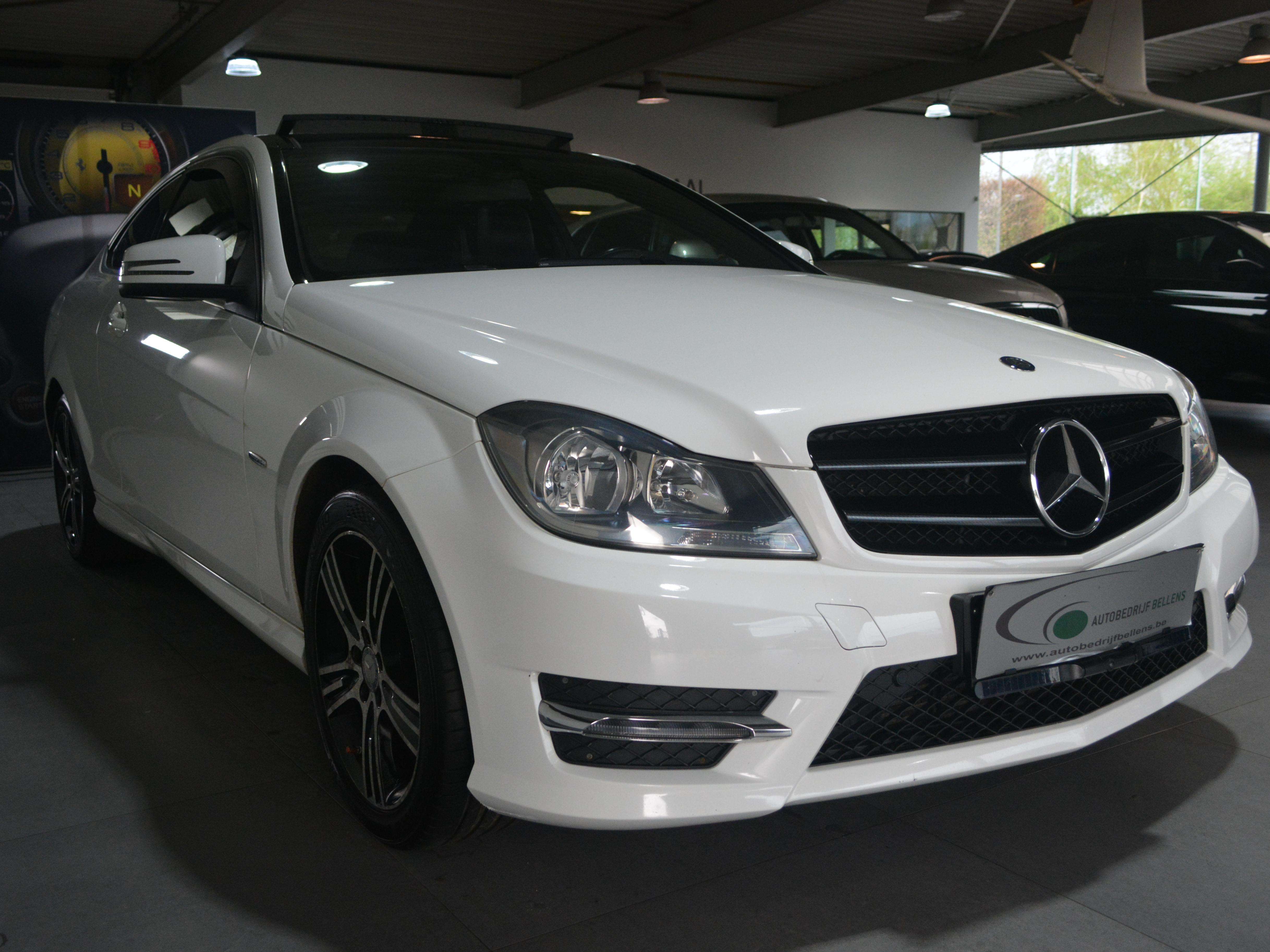 Mercedes-Benz C 180 C 180 BE Coupé AMG / PANORAMA SCHUIFDAK / NAVI / APPLE CAR-PLAY