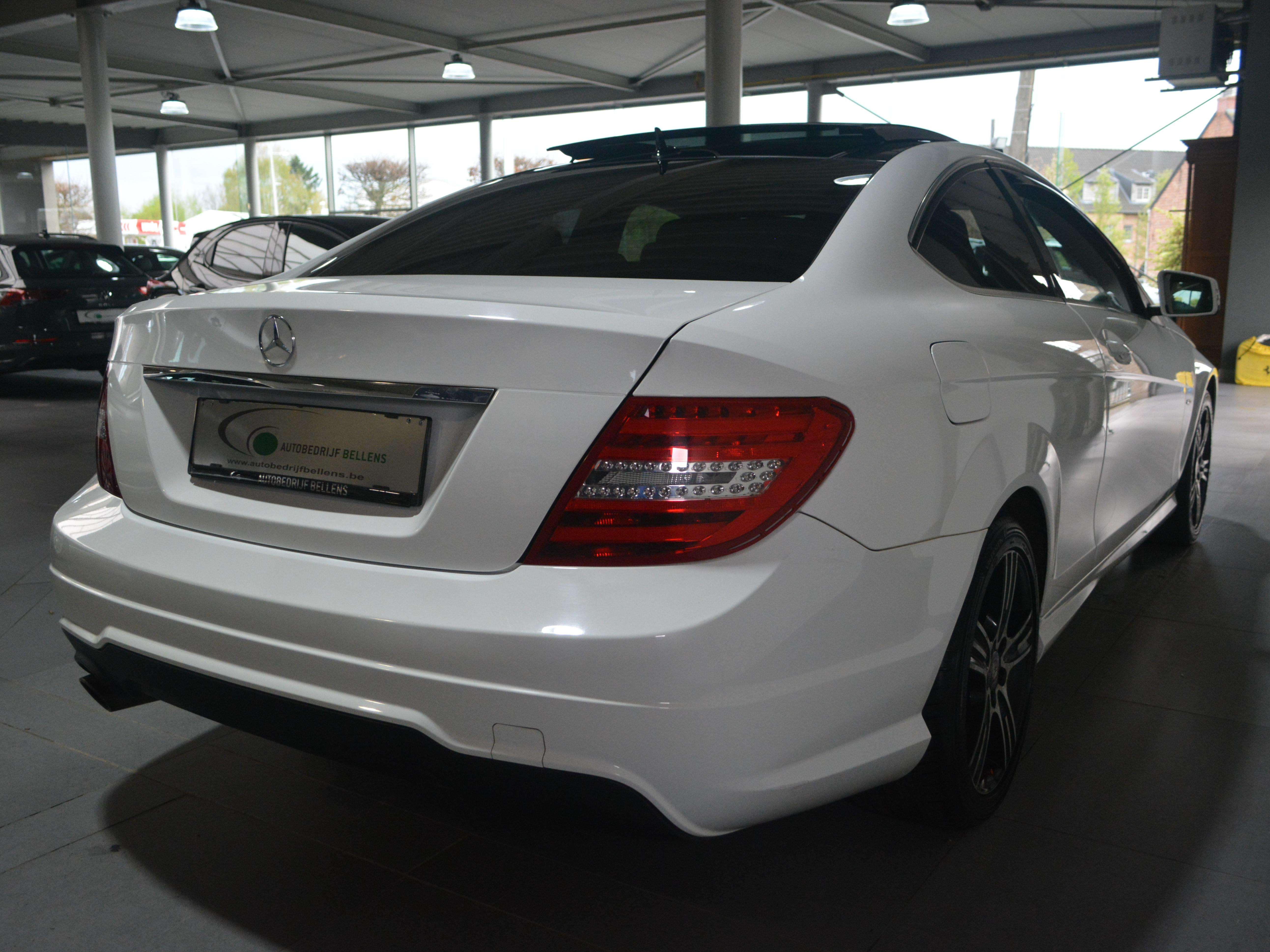 Mercedes-Benz C 180 C 180 BE Coupé AMG / PANORAMA SCHUIFDAK / NAVI / APPLE CAR-PLAY