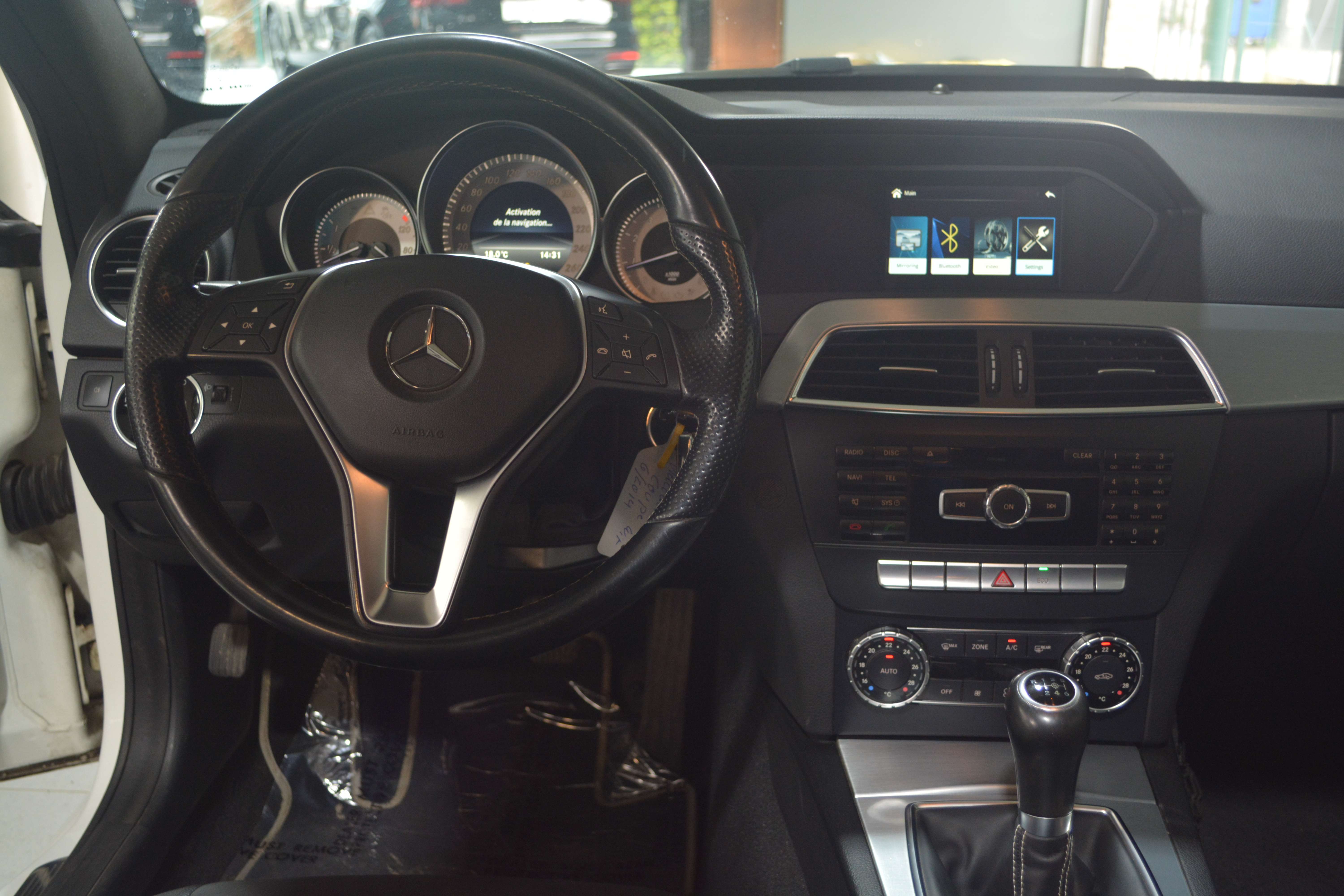 Mercedes-Benz C 180 C 180 BE Coupé AMG / PANORAMA SCHUIFDAK / NAVI / APPLE CAR-PLAY