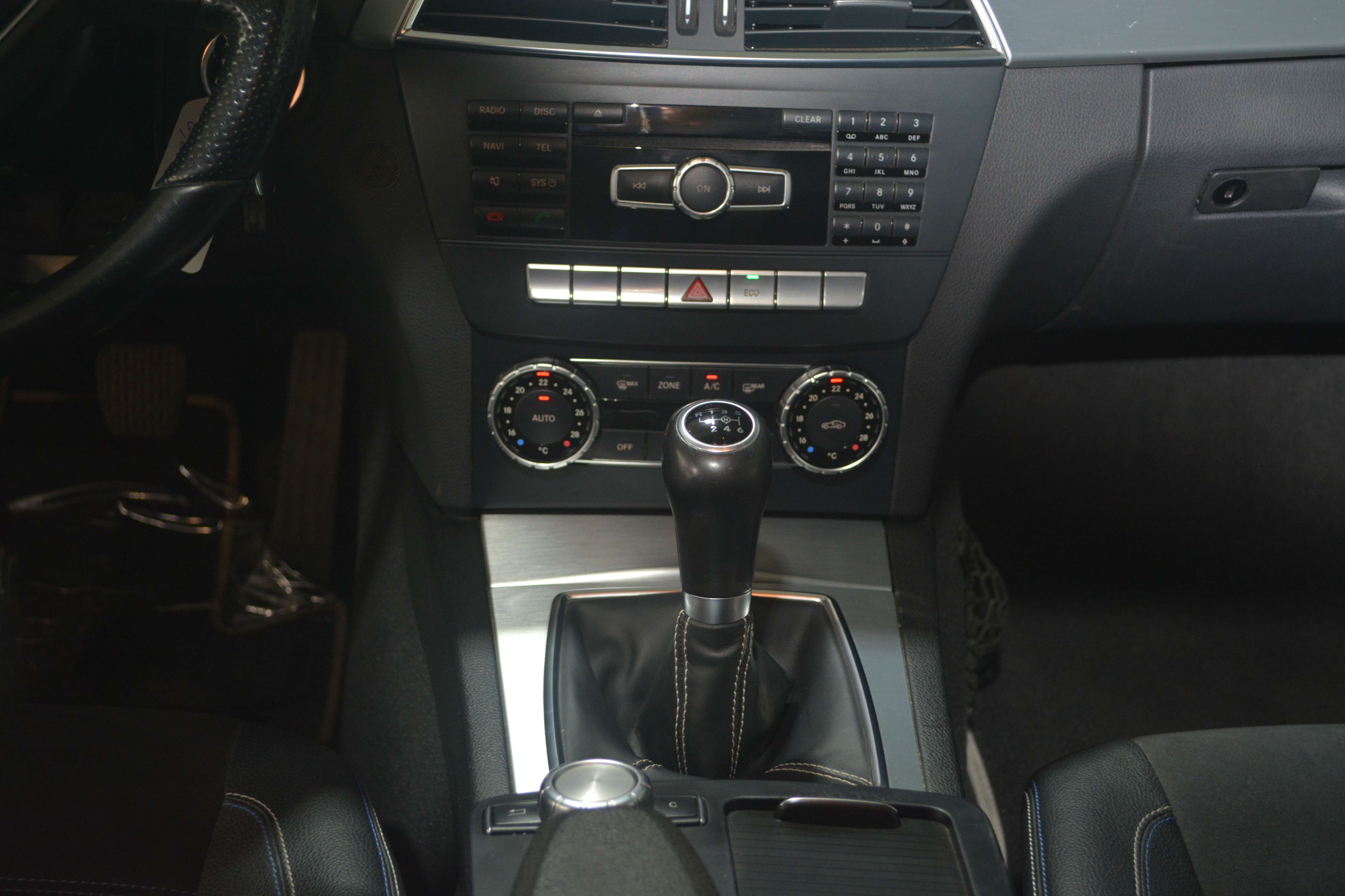 Mercedes-Benz C 180 C 180 BE Coupé AMG / PANORAMA SCHUIFDAK / NAVI / APPLE CAR-PLAY