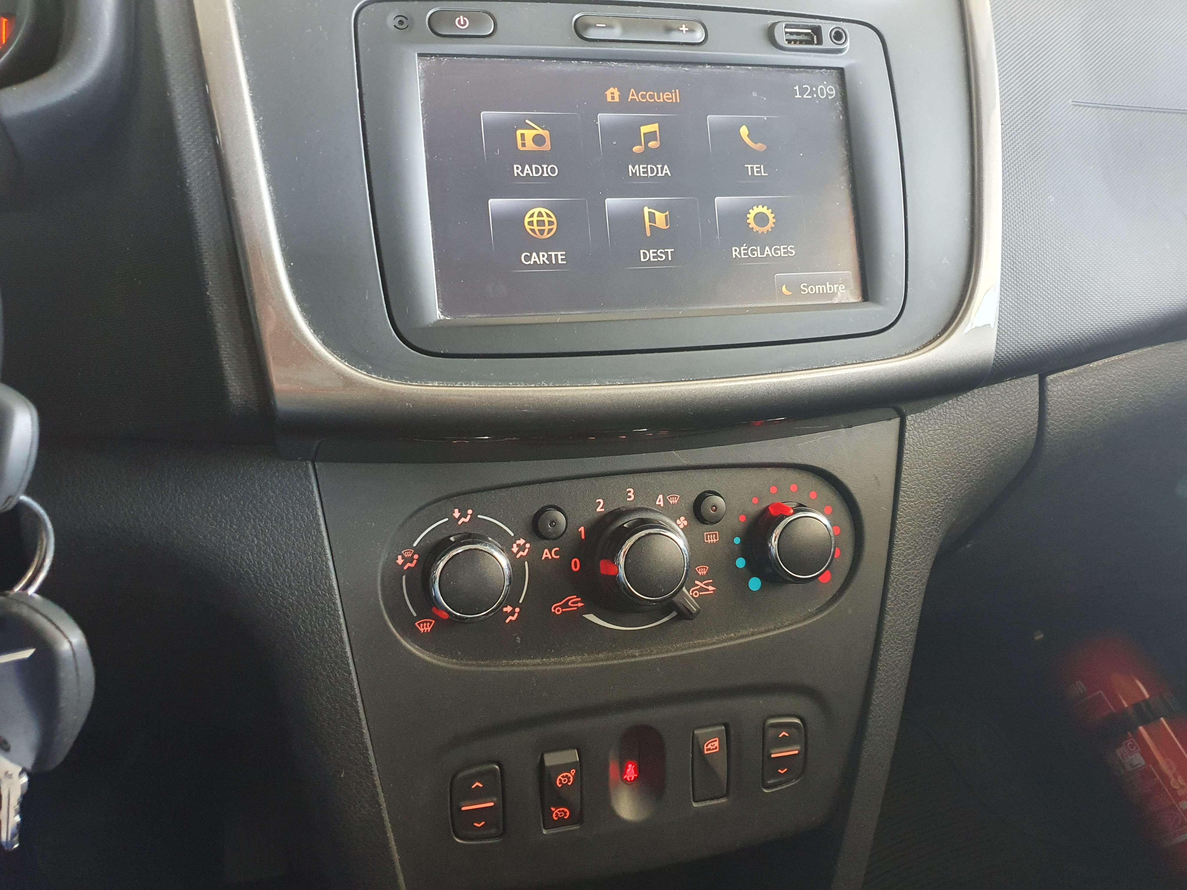 Dacia Sandero 🟢ESSENCE 90CV STEPWAY - GPS - CAPTEURS - CRUISE -BLUETOOTH