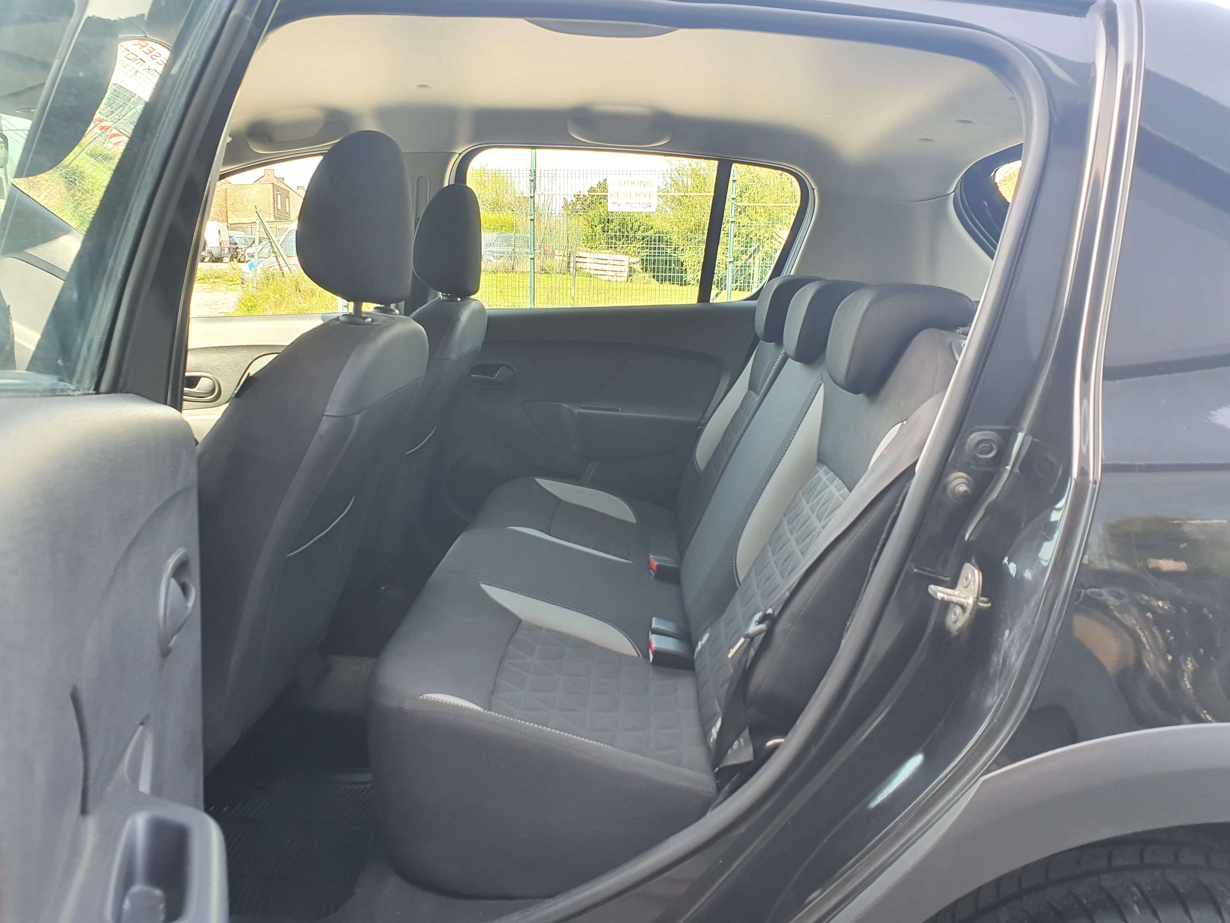 Dacia Sandero 🟢ESSENCE 90CV STEPWAY - GPS - CAPTEURS - CRUISE -BLUETOOTH