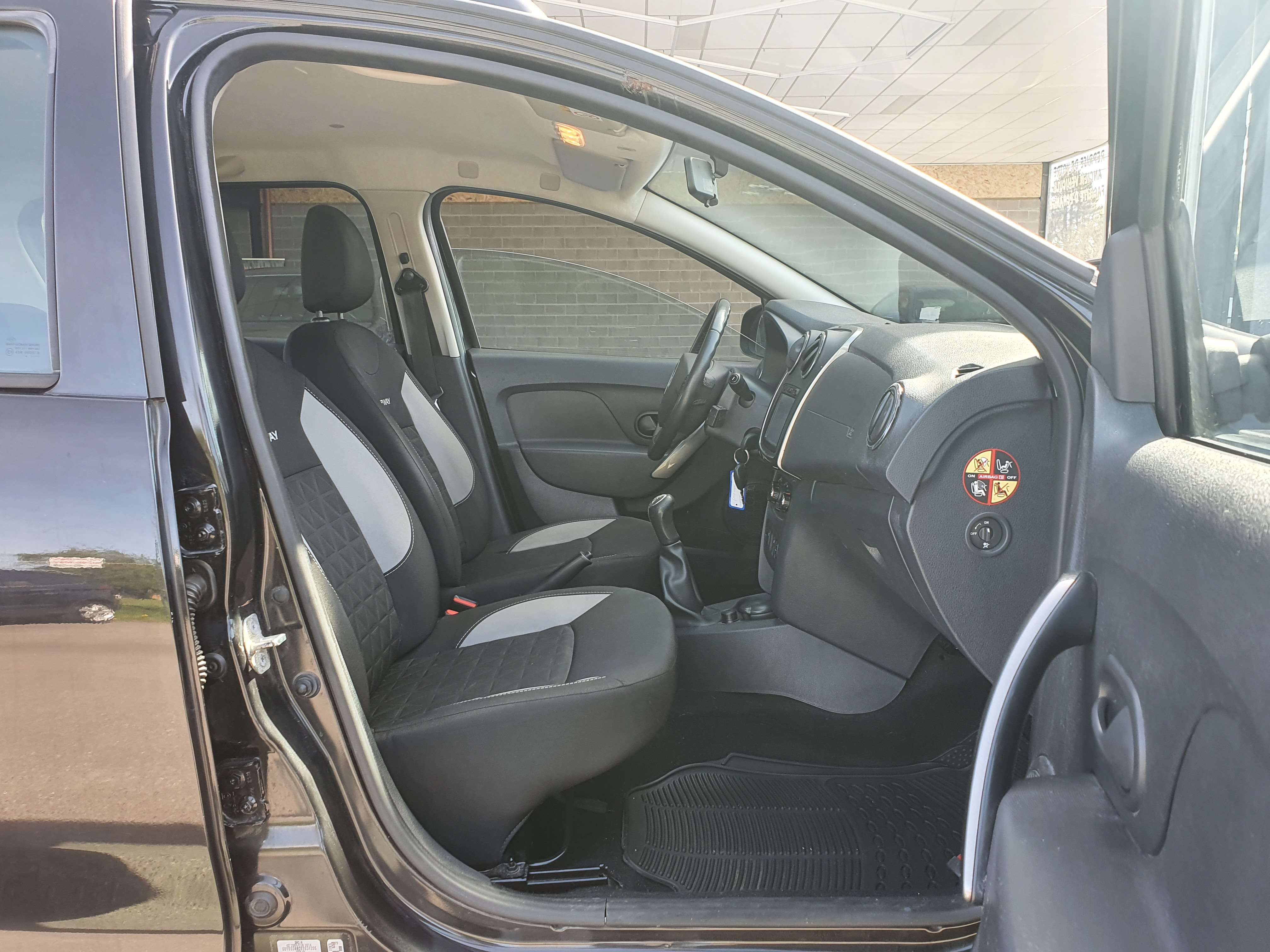 Dacia Sandero 🟢ESSENCE 90CV STEPWAY - GPS - CAPTEURS - CRUISE -BLUETOOTH