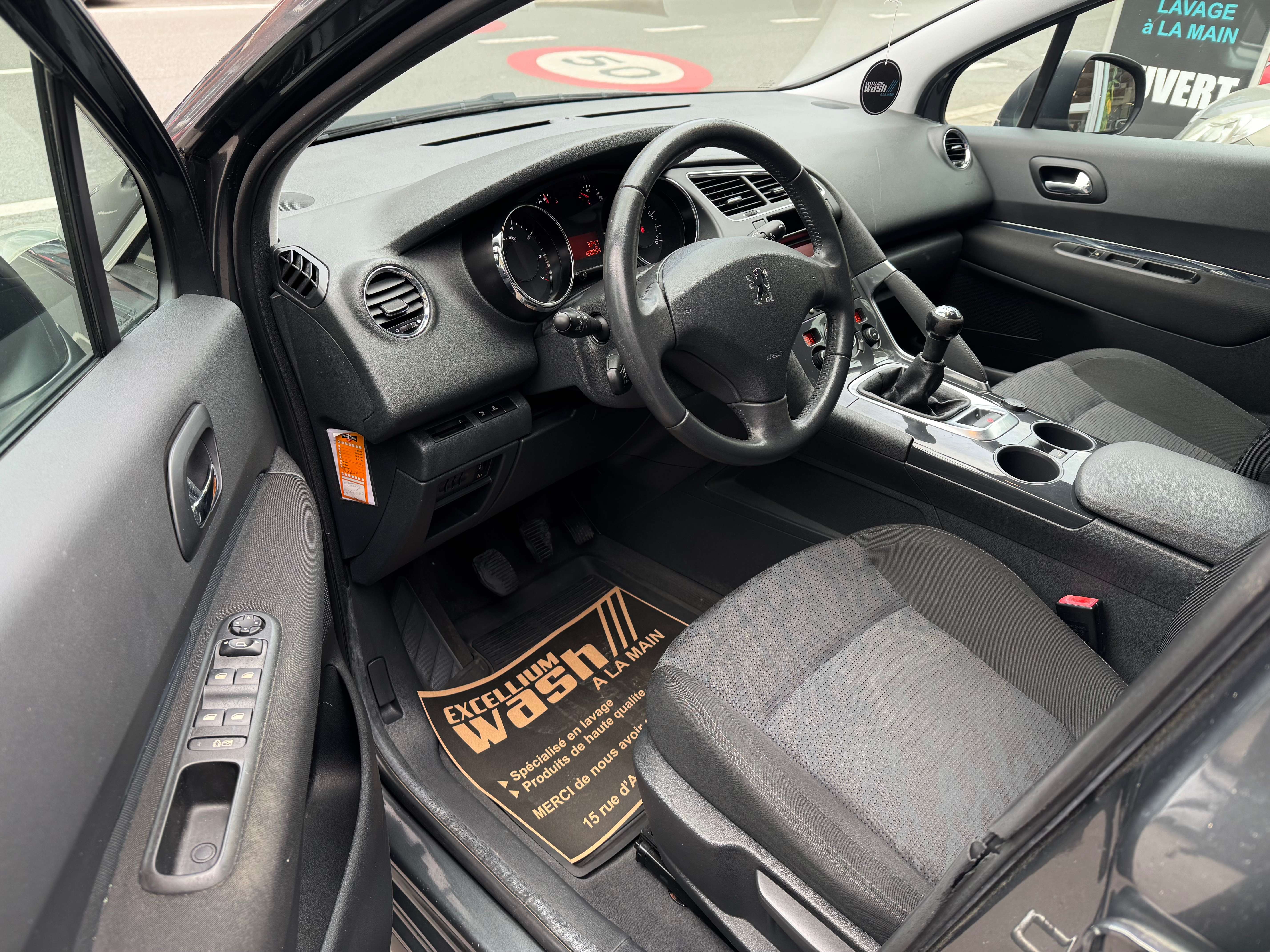 Peugeot 3008 1.6i Toit Pano Airco Reglt Vts Carnet Euro5 tres Propre Garantie