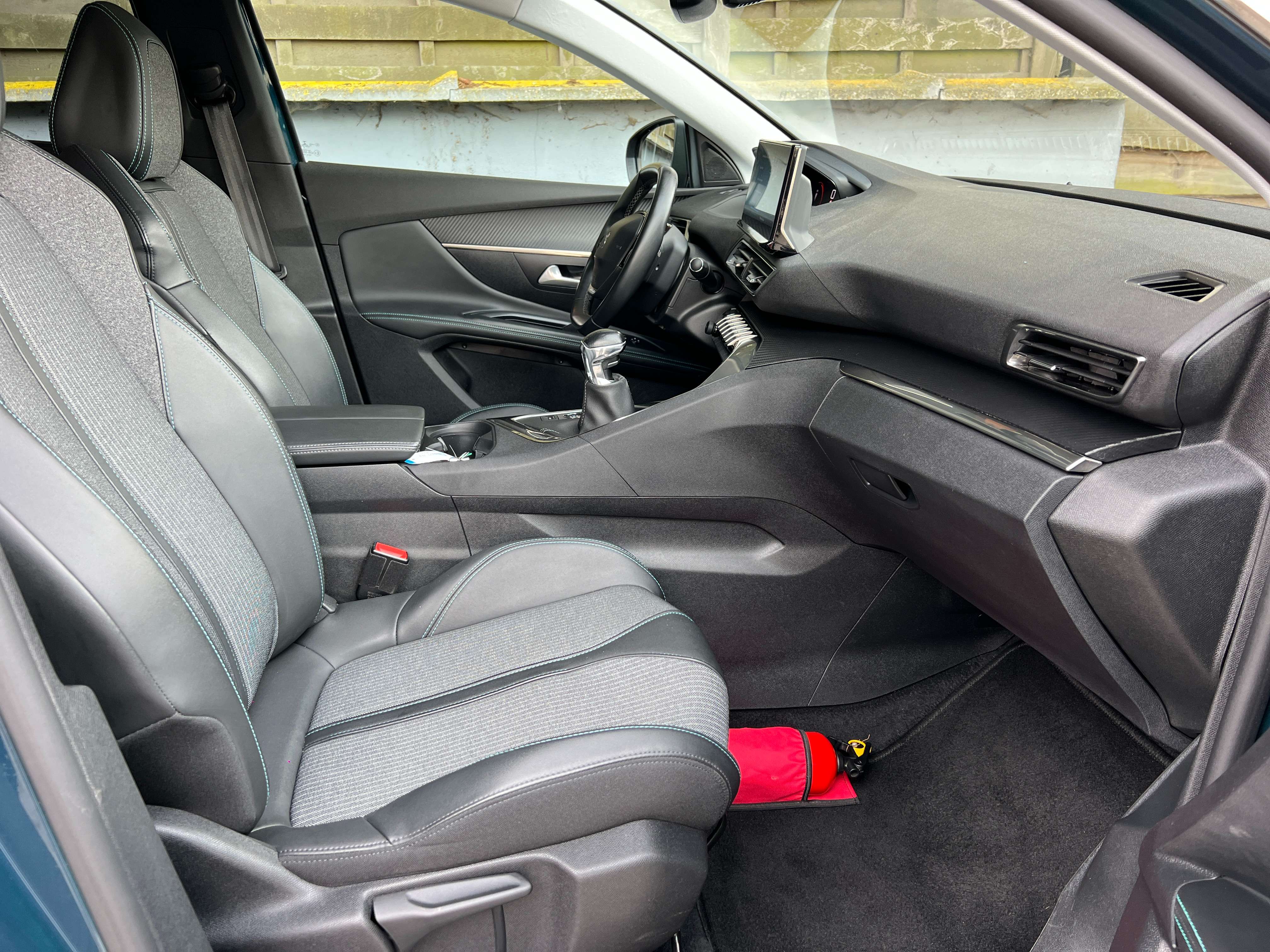 Peugeot 5008 1.2 PureTech Allure 131cv 6vit 7Place Pack Sport