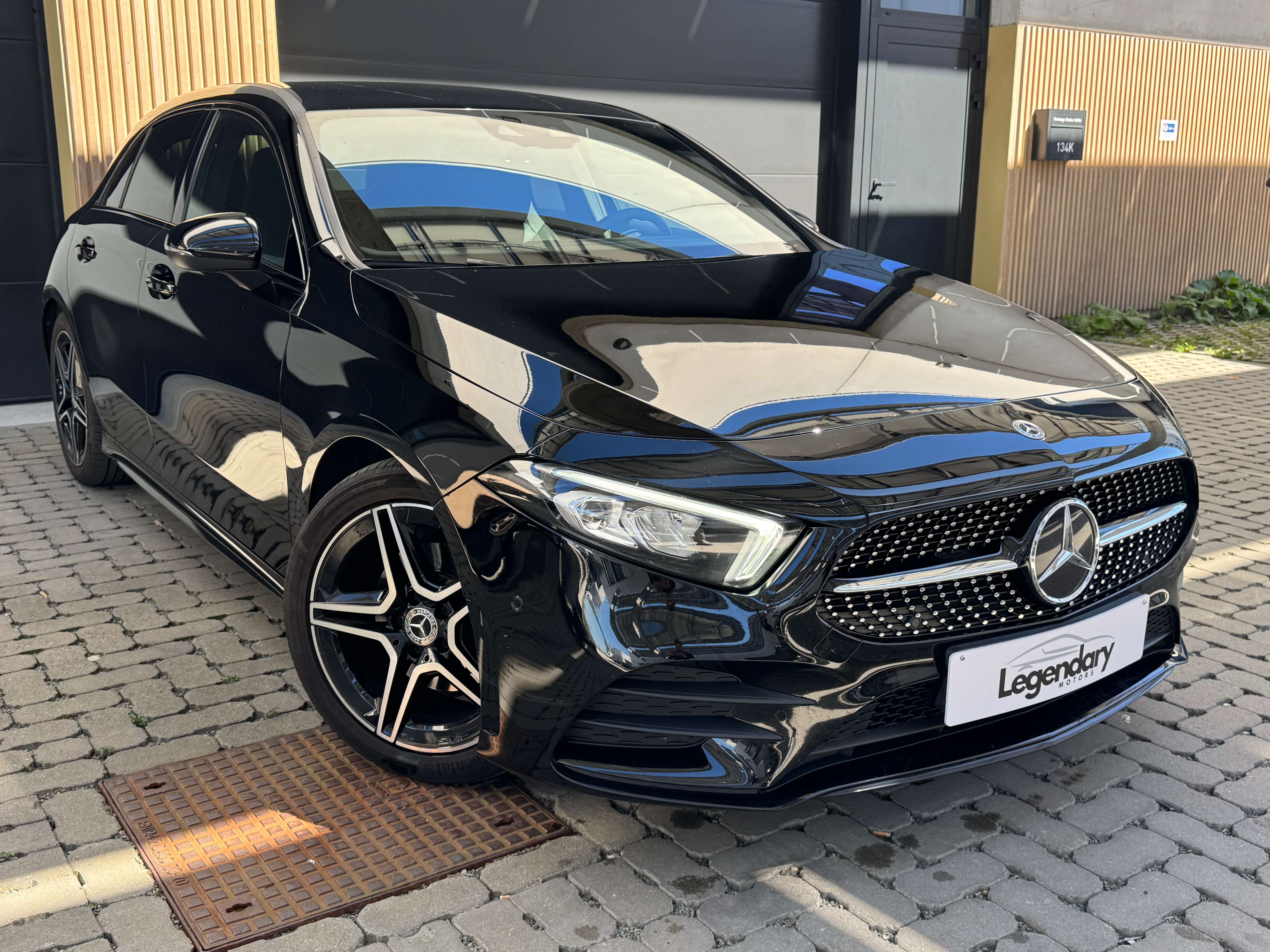 Mercedes-Benz A 180 A 180 AMG Line