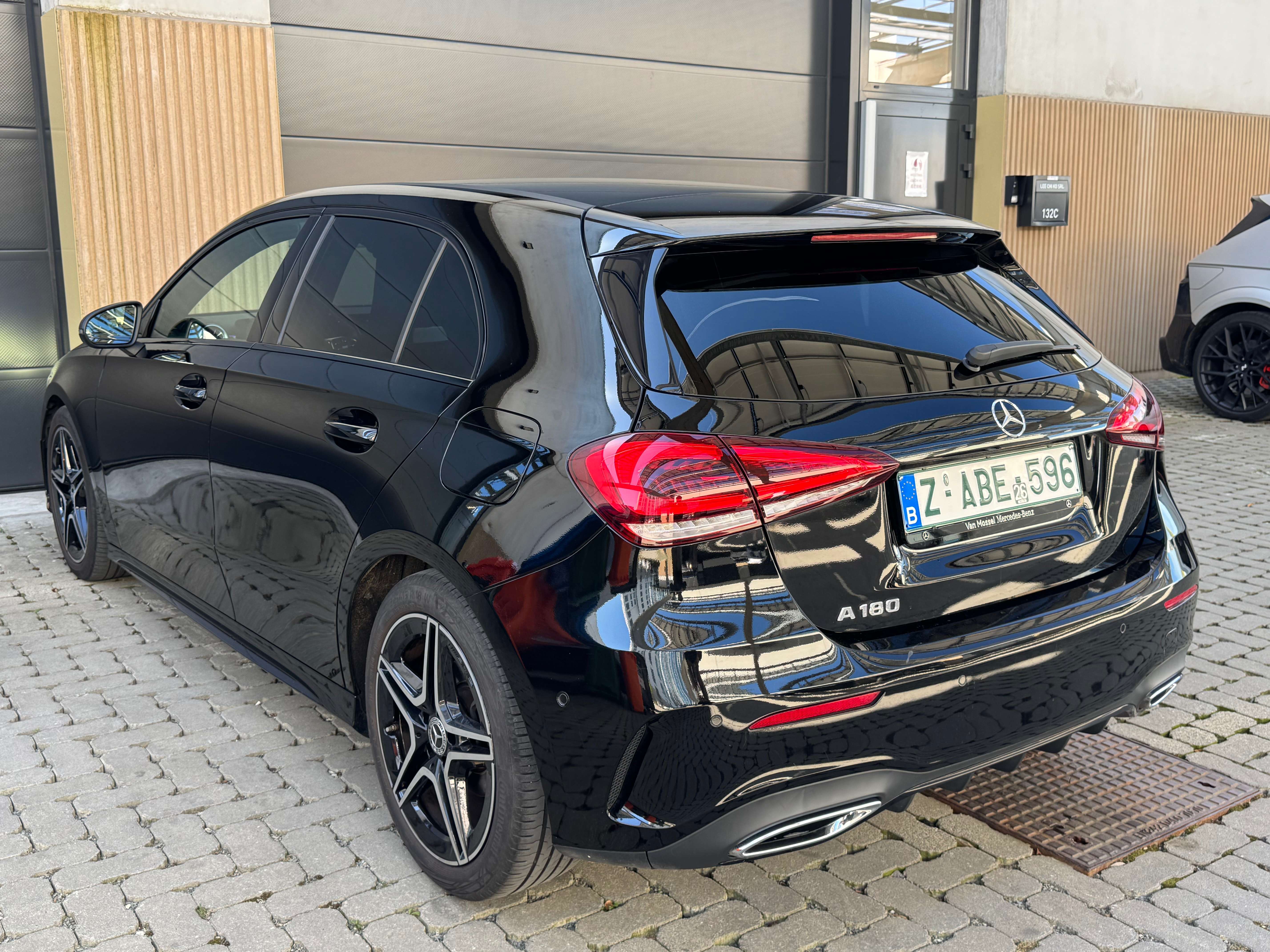 Mercedes-Benz A 180 A 180 AMG Line